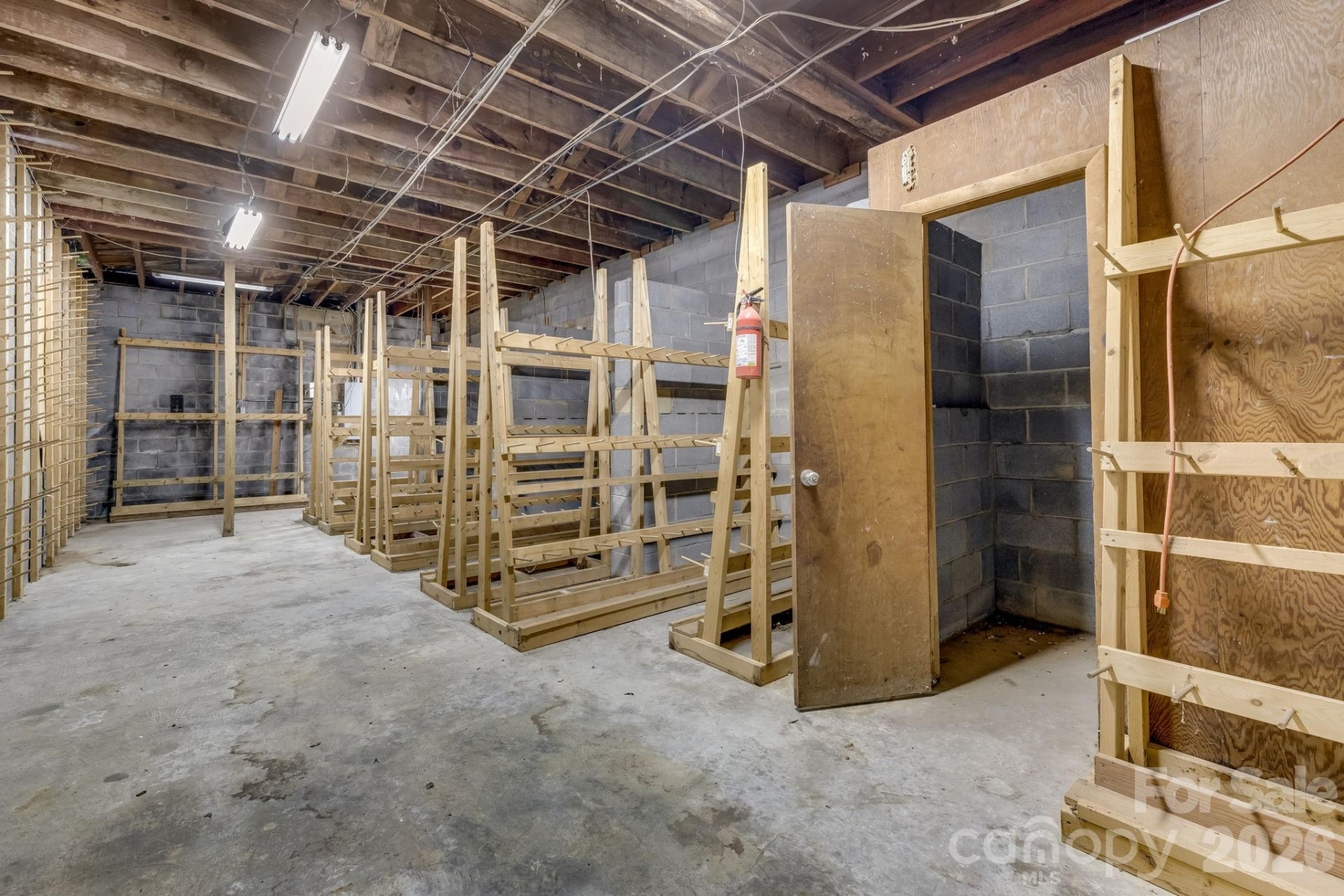 2172 Smokey Park Highway - Photo 17