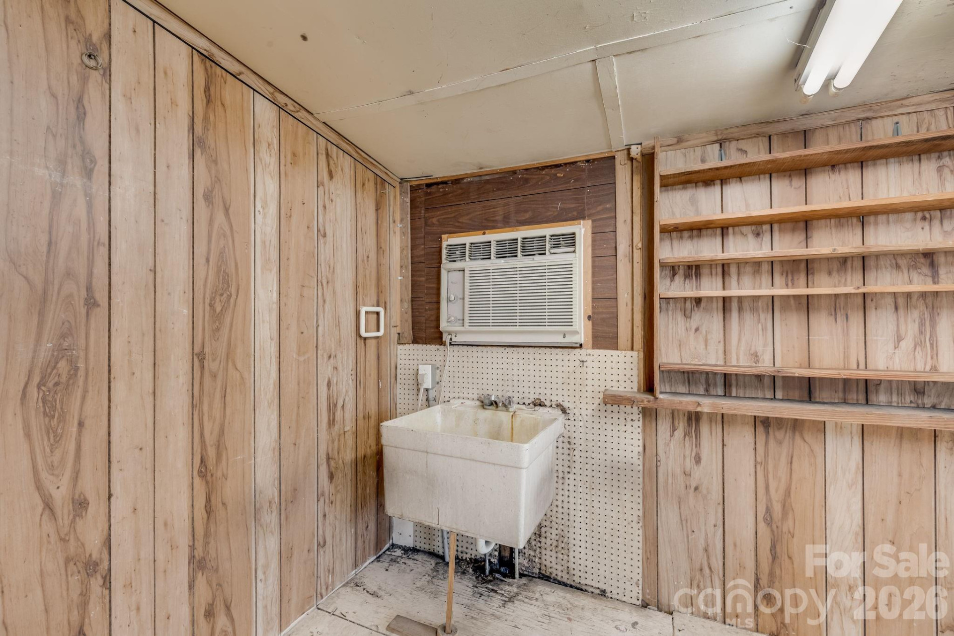 2172 Smokey Park Highway - Photo 21