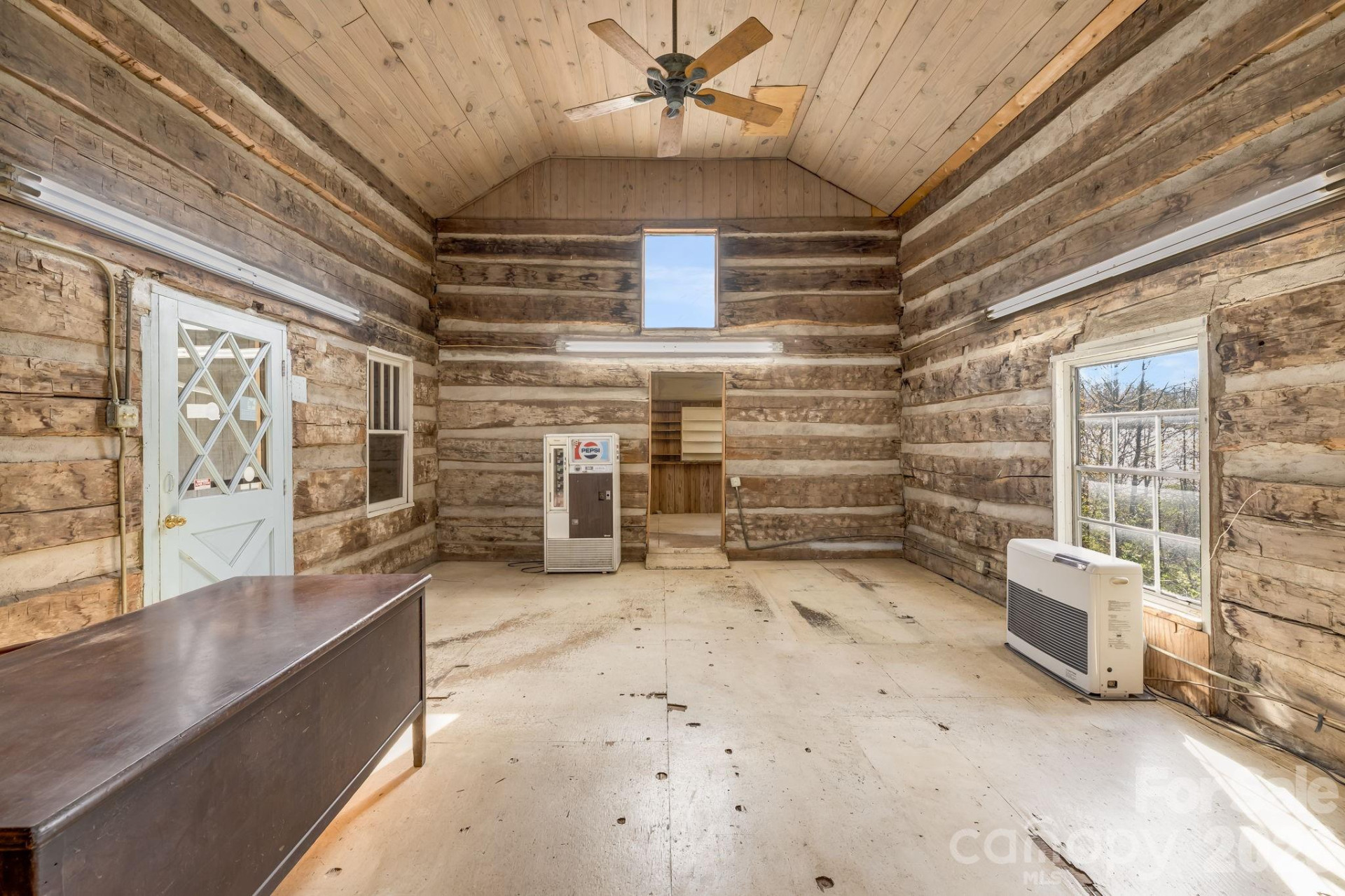 2172 Smokey Park Highway - Photo 8