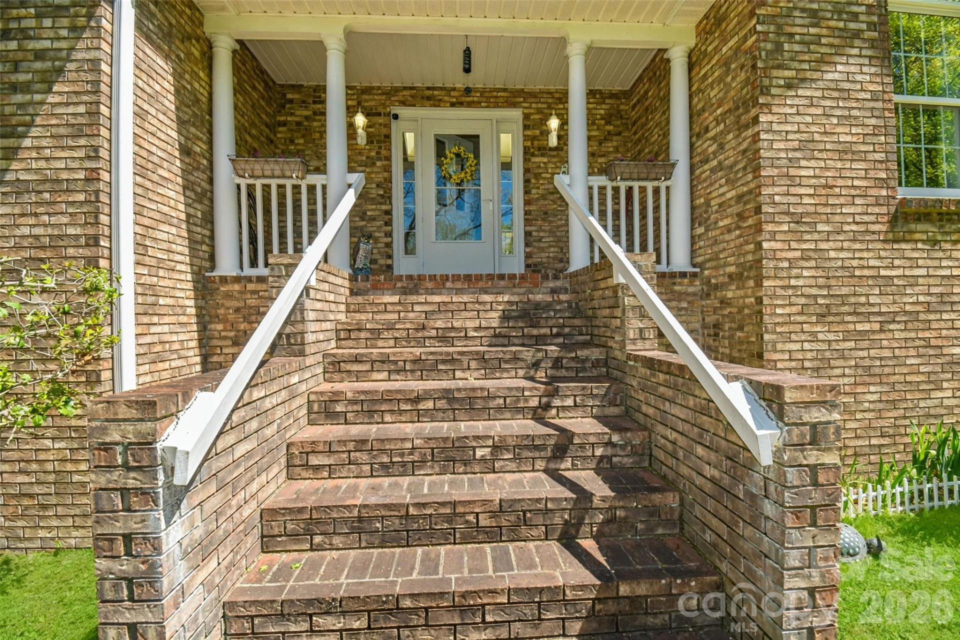 548 Thunder Road - Photo 2