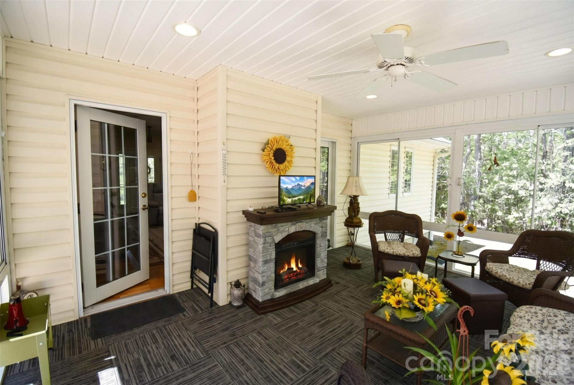 548 Thunder Road - Photo 8