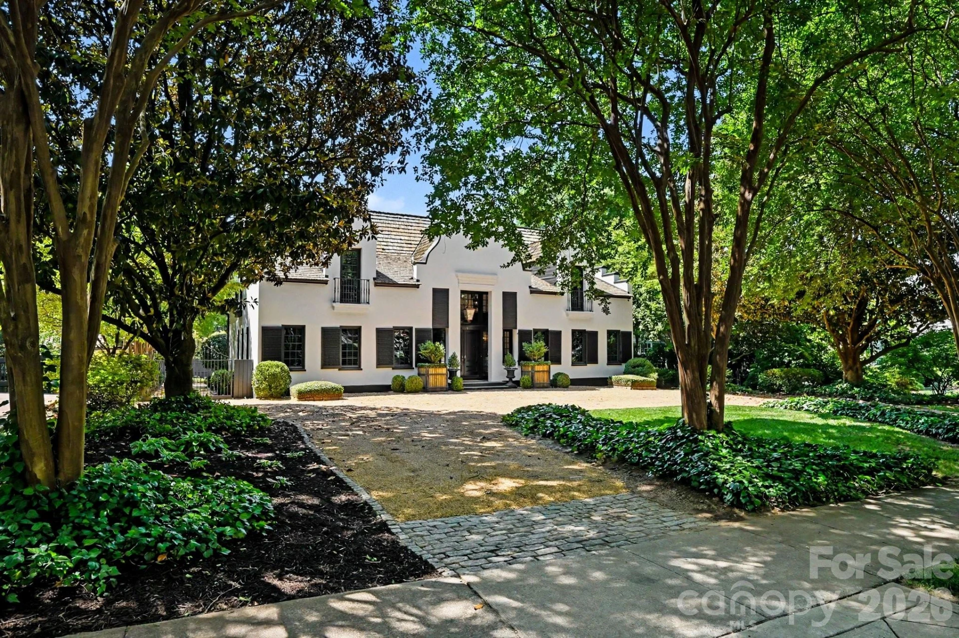 1516 Queens Road - Photo 2