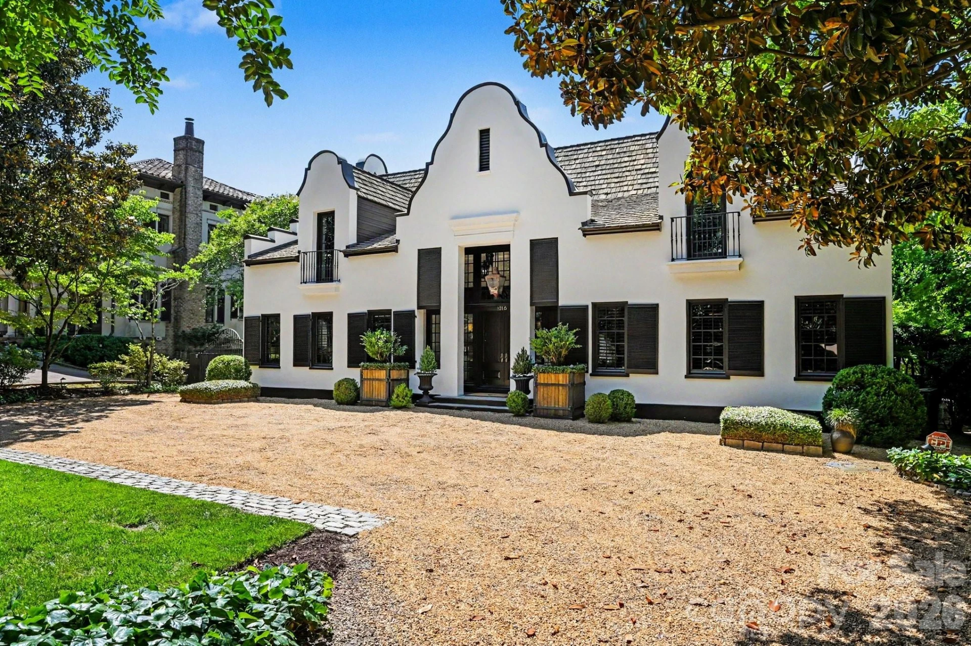 1516 Queens Road - Photo 3