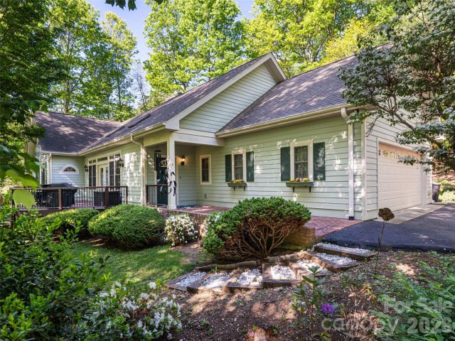 4 Dogwood Glen Circle, Etowah, NC, 28729