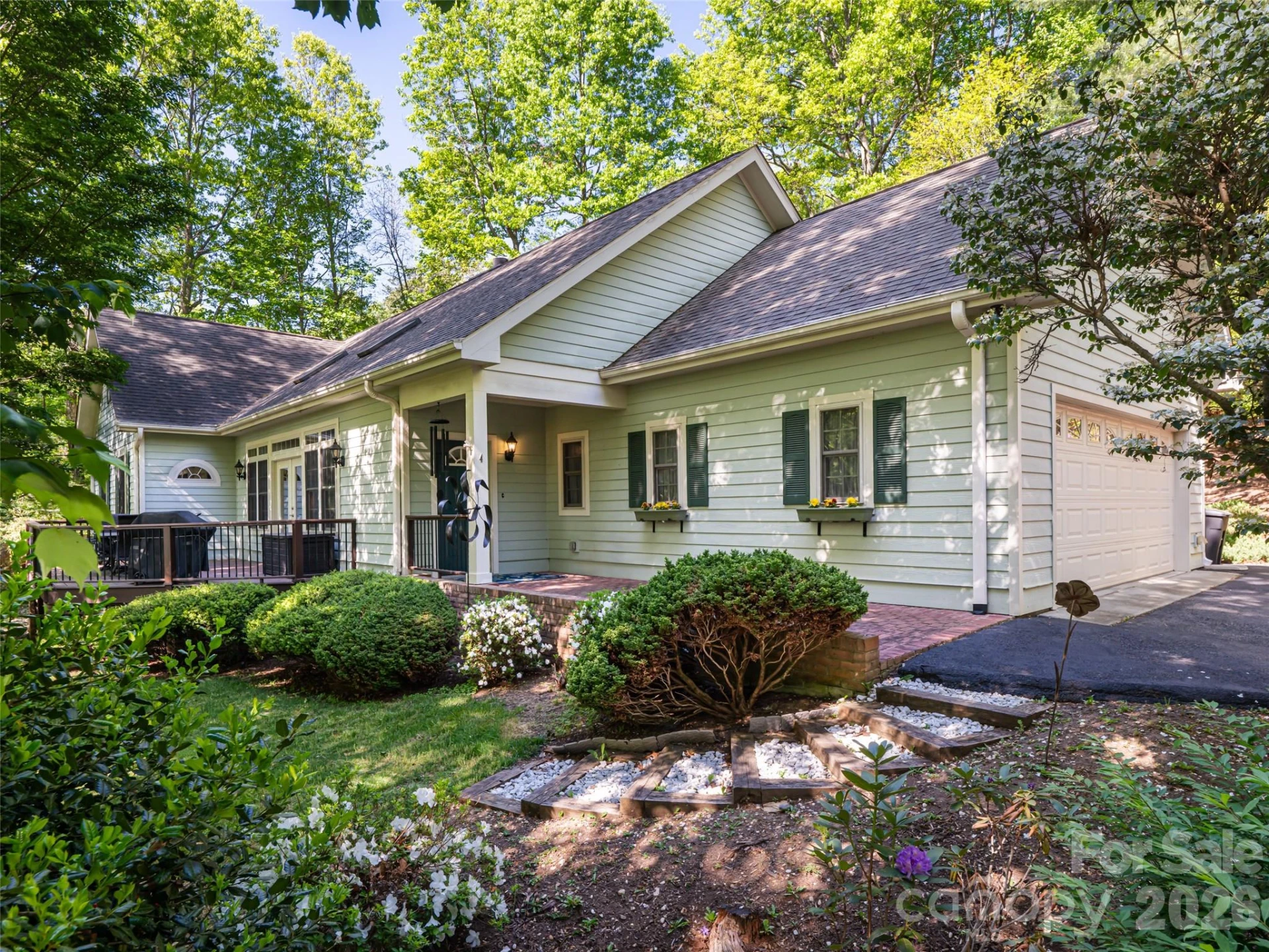 4 Dogwood Glen Circle
