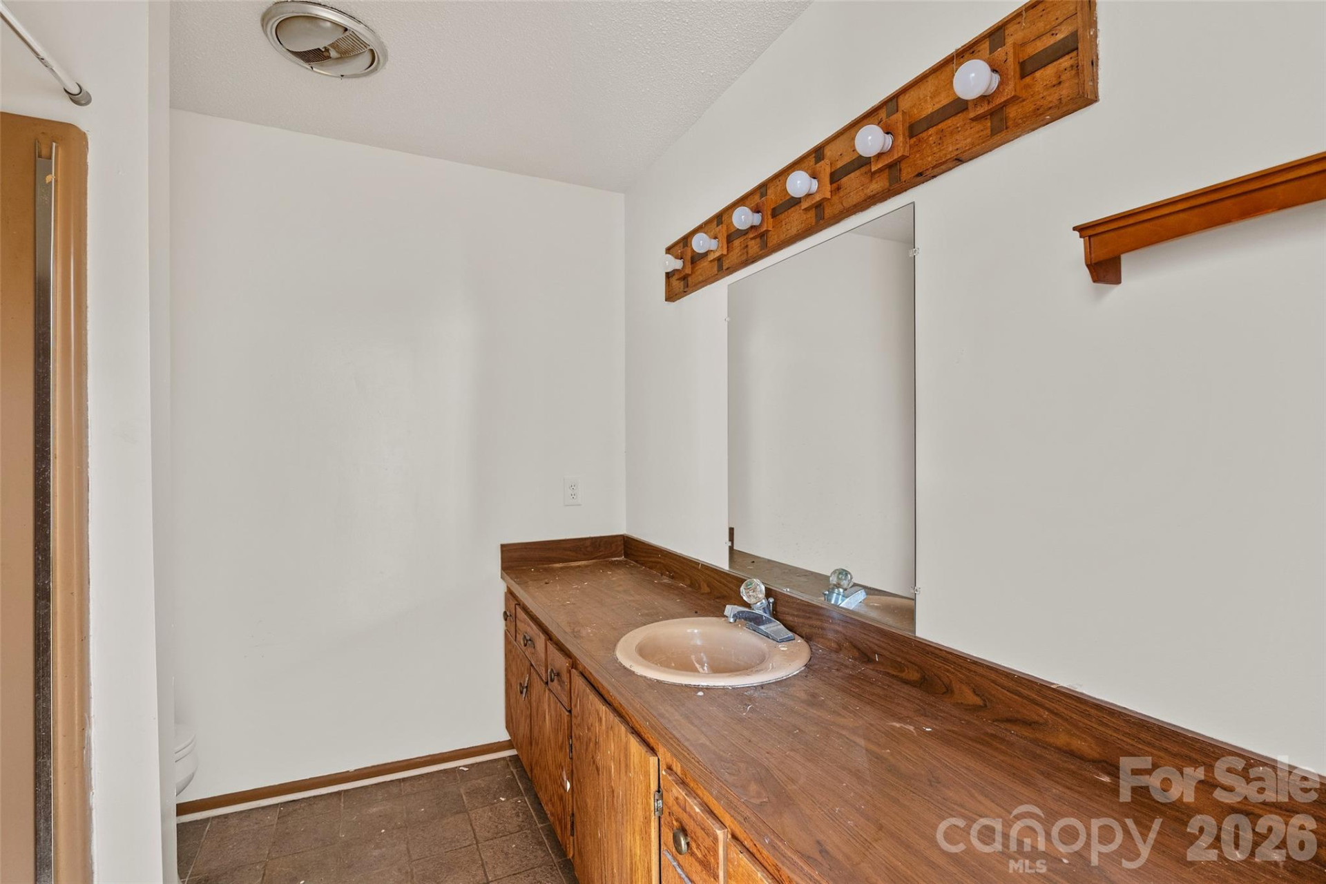 2025 Howard Gap Road - Photo 27