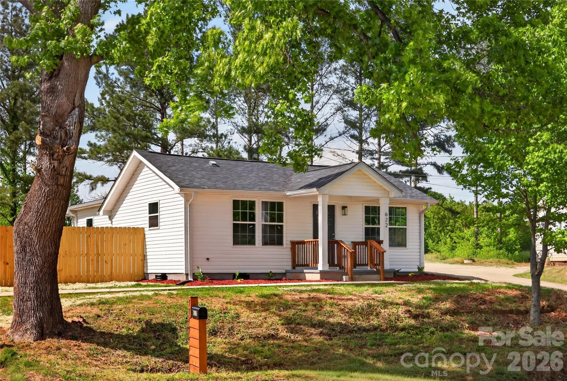 622 Catawba Avenue - Photo 2