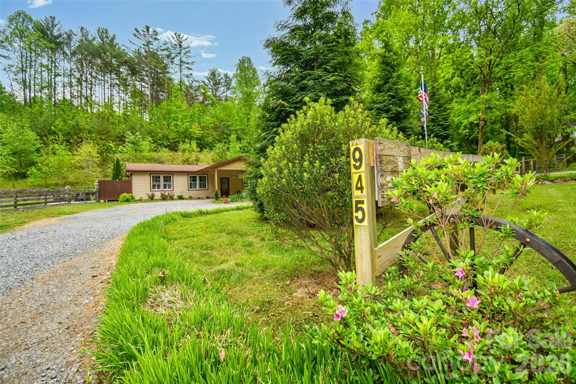 945 Country Club Road - Photo 2