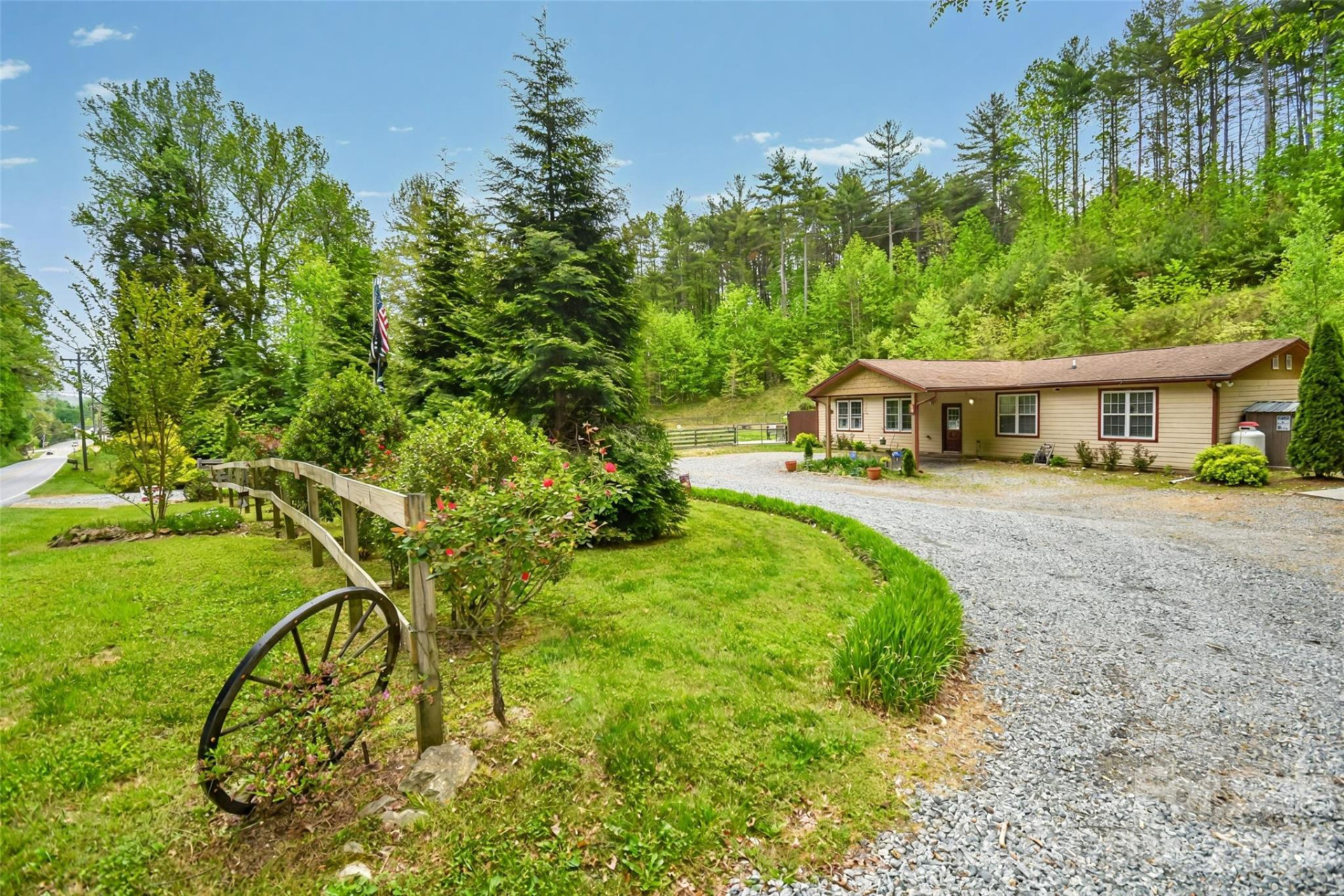 945 Country Club Road - Photo 41