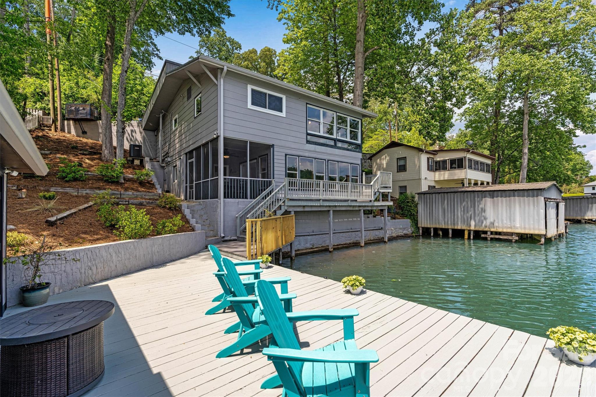 462 Charlotte Drive - Photo 2