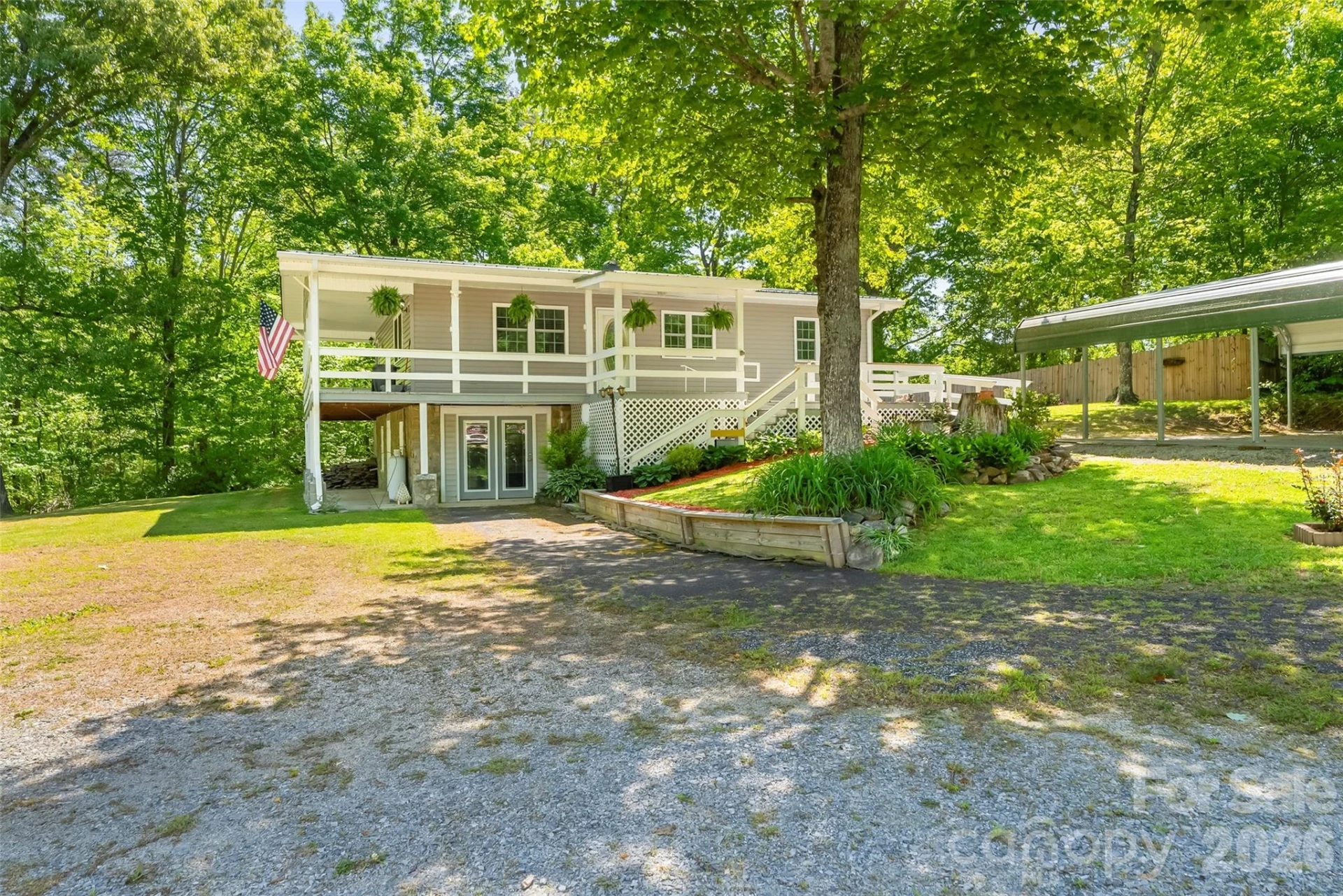 106 Silverstone Drive - Photo 2