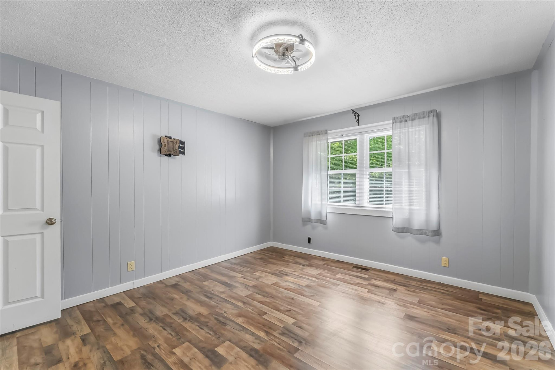 106 Silverstone Drive - Photo 14