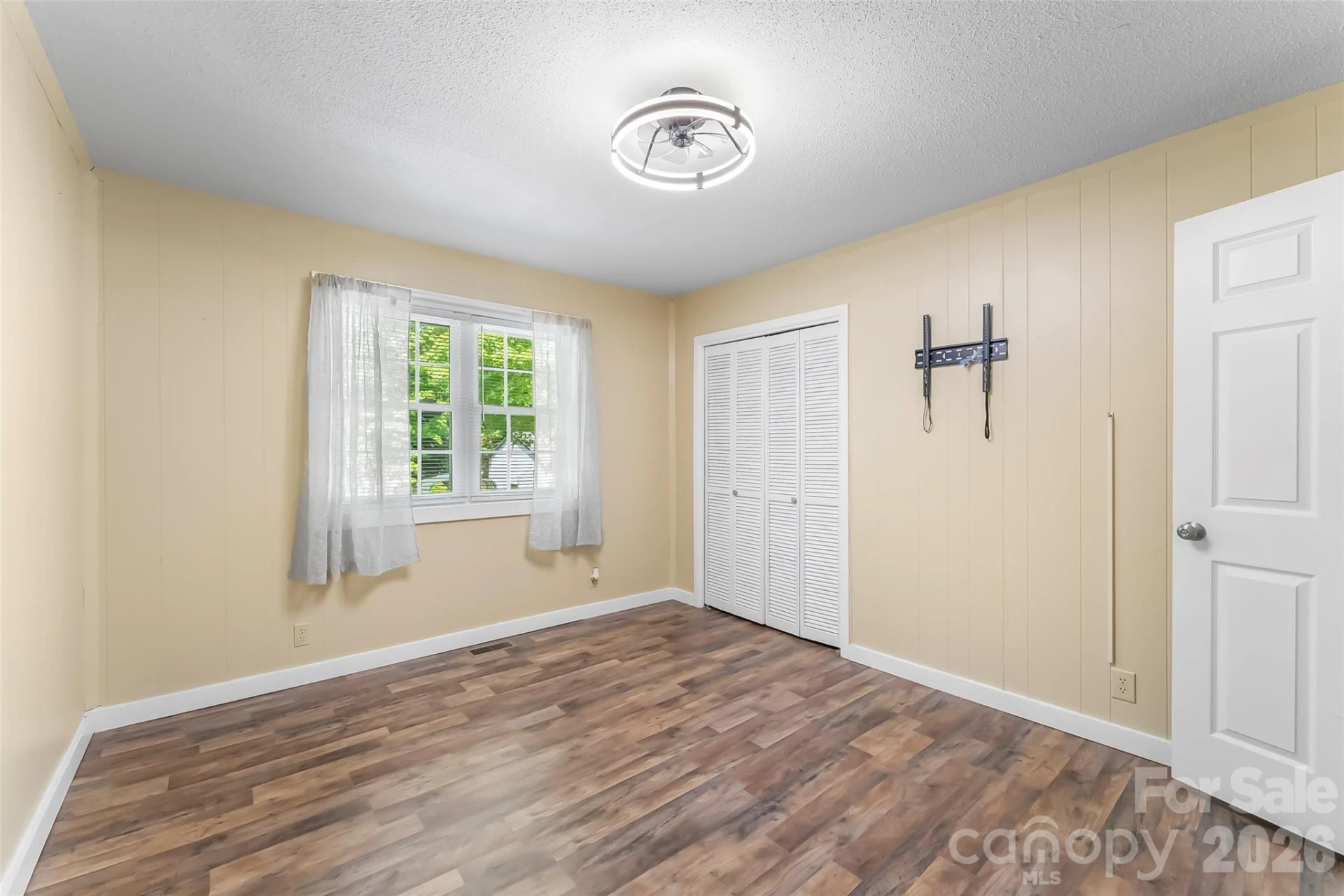 106 Silverstone Drive - Photo 18