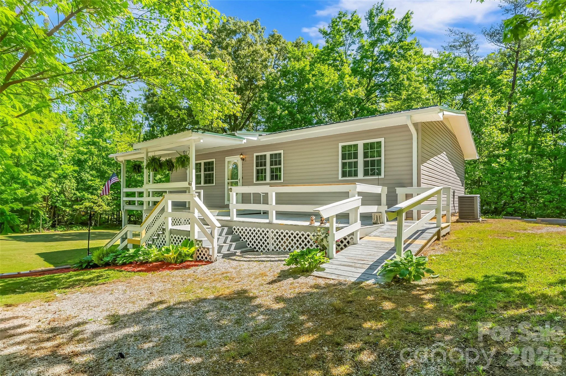 106 Silverstone Drive - Photo 3