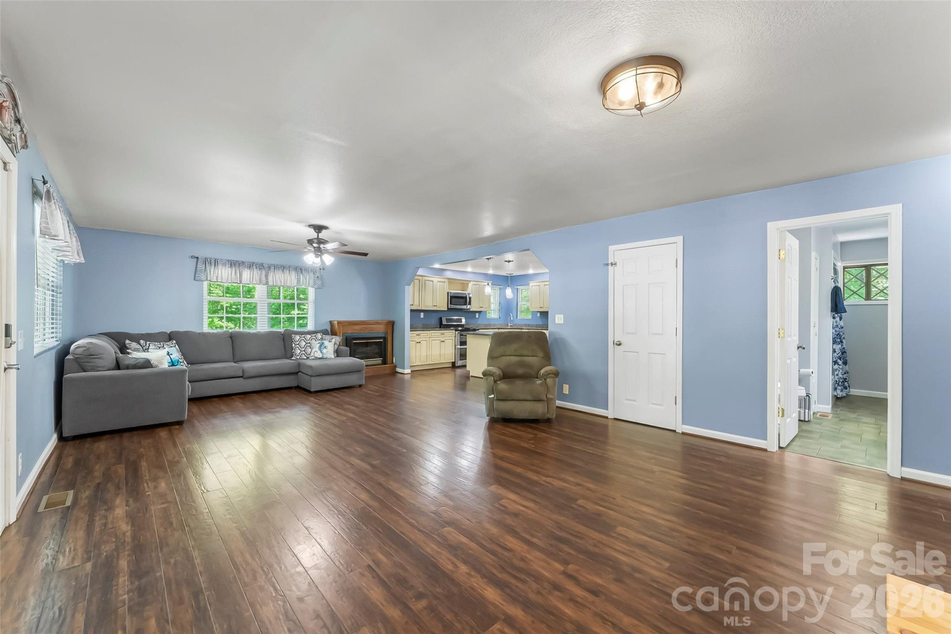 106 Silverstone Drive - Photo 5