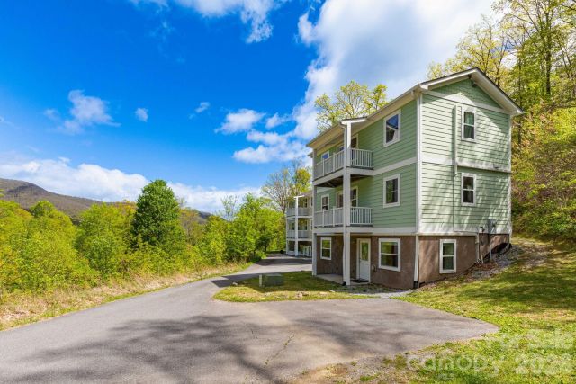 12 Lila Lane, Clyde, NC, 28721