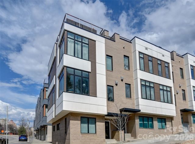 1 Bauhaus Court, Asheville, NC, 28801