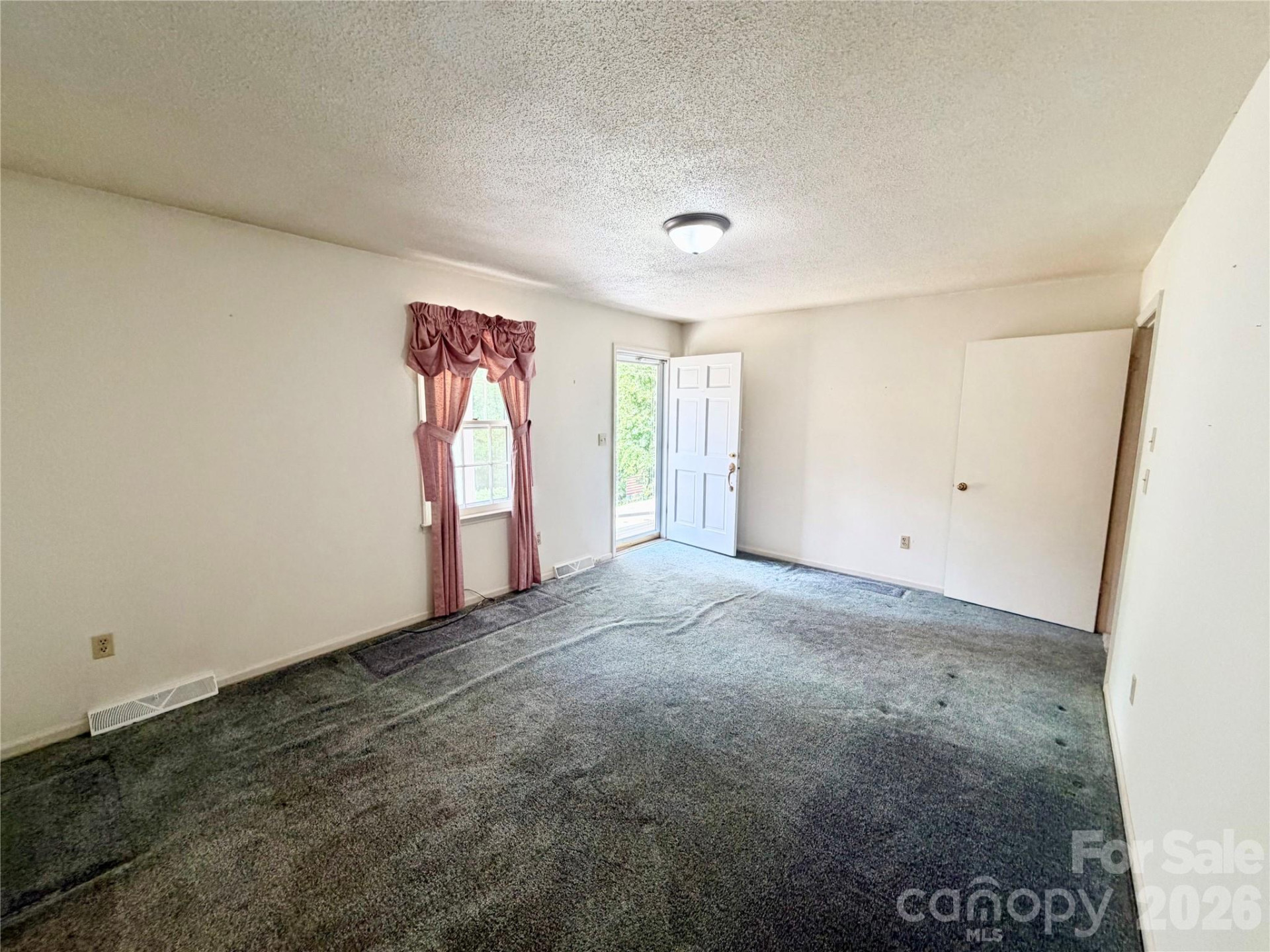 232 Chase Drive - Photo 3