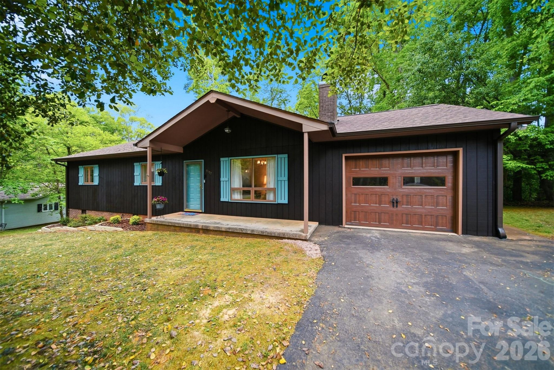 9197 Apache Drive