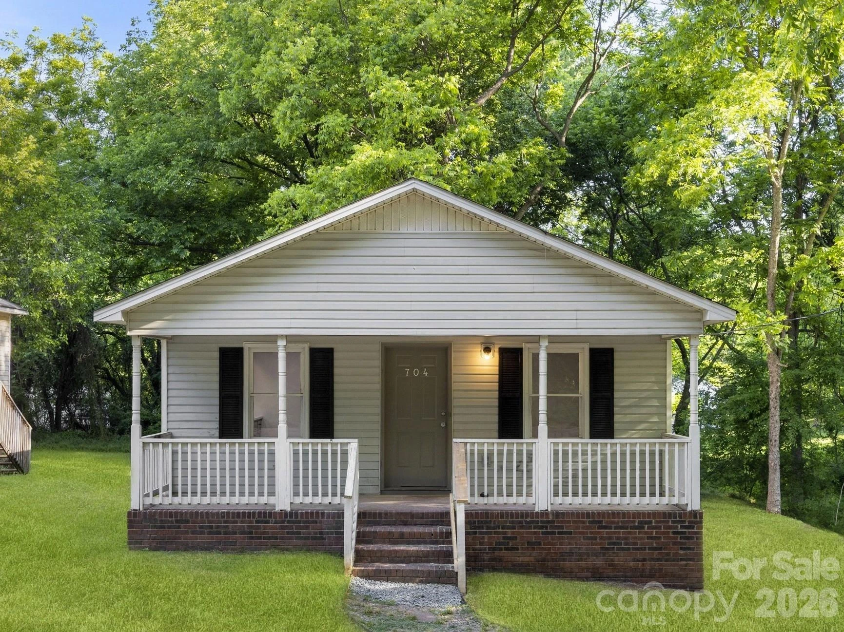 704 Carolina Avenue - Photo 2