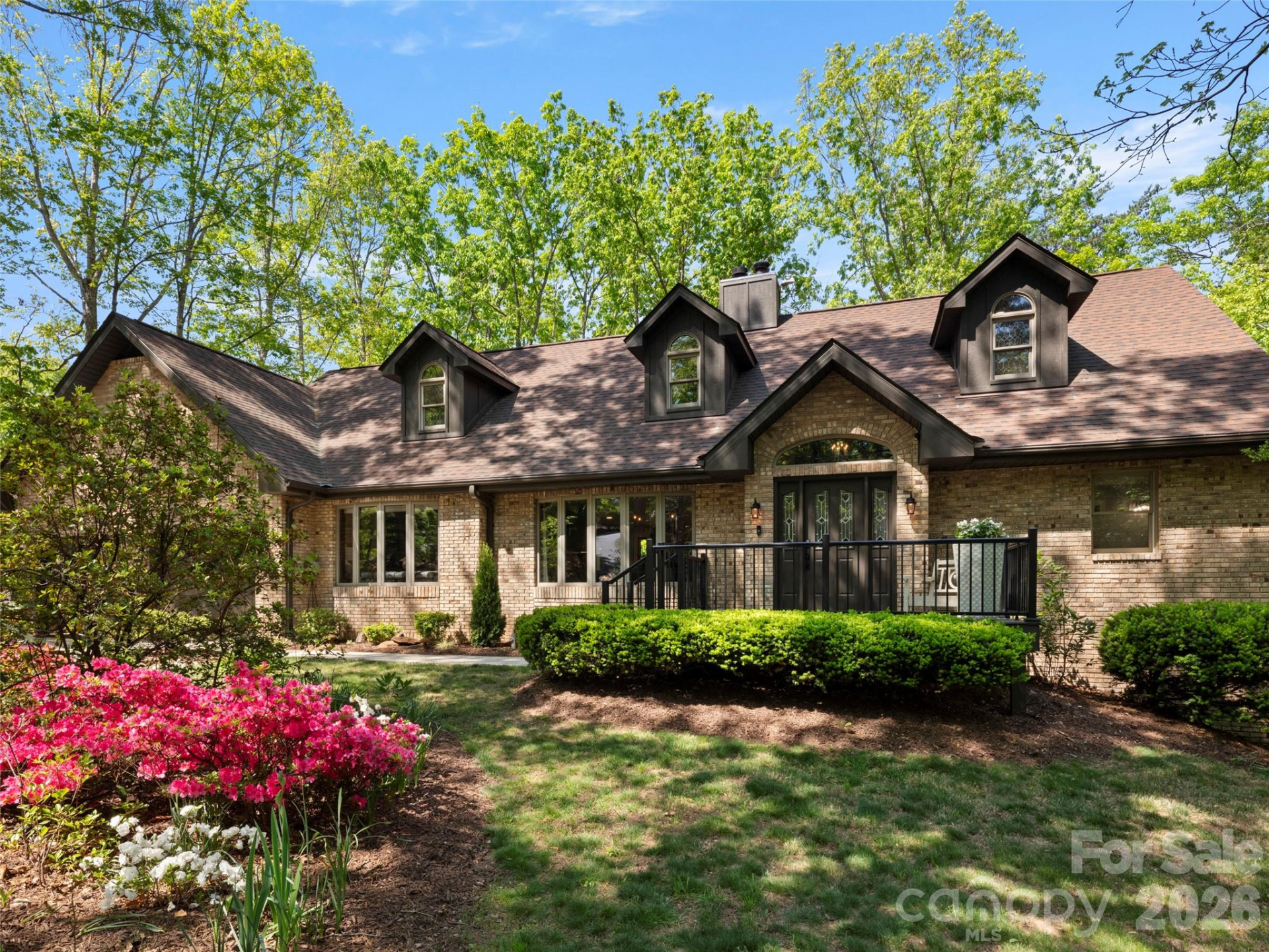 152 Eastmoor Drive - Photo 2