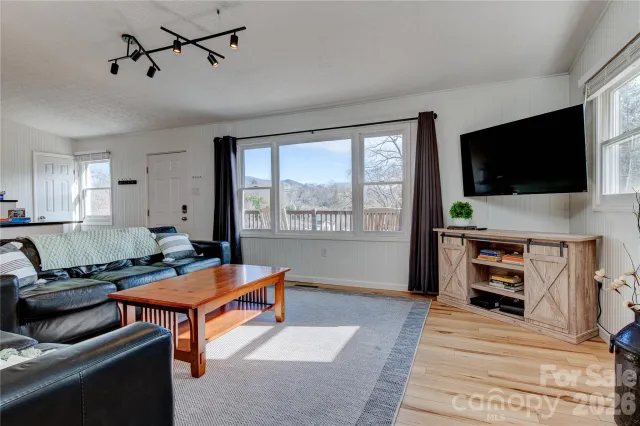 208 Altamahaw Avenue, Black Mountain, NC, 28711