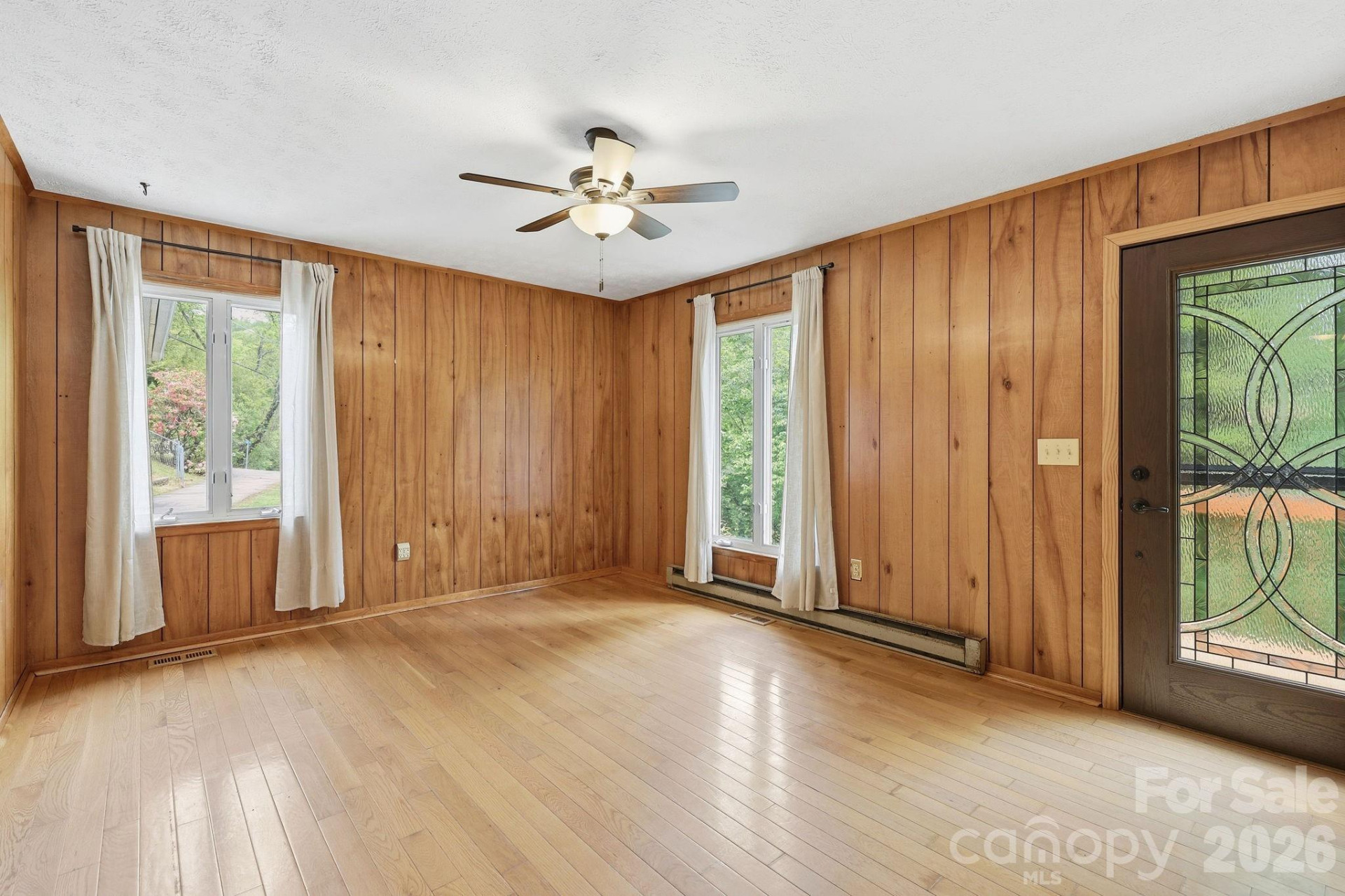 959 Oakmont Drive - Photo 2
