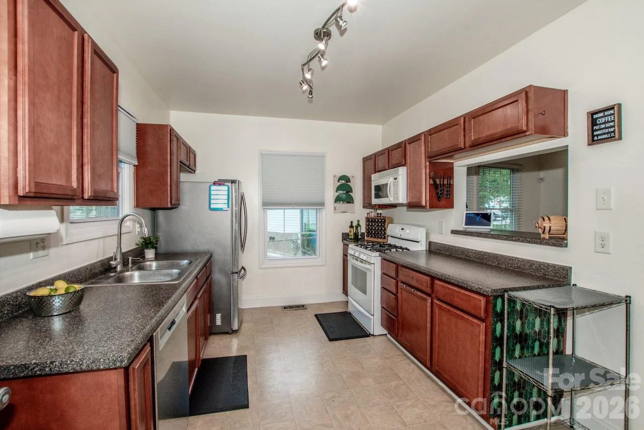 1204 Catawba Street - Photo 5