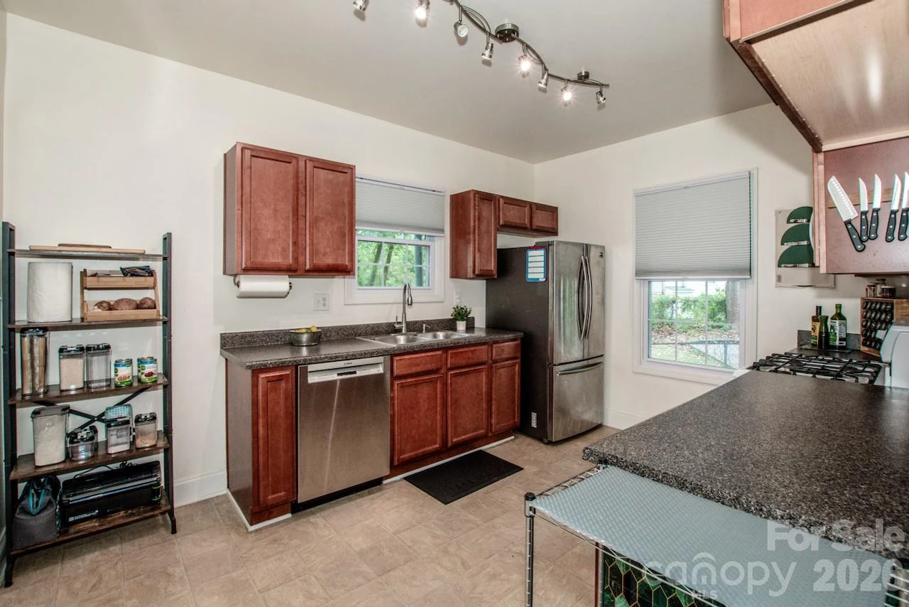 1204 Catawba Street - Photo 6