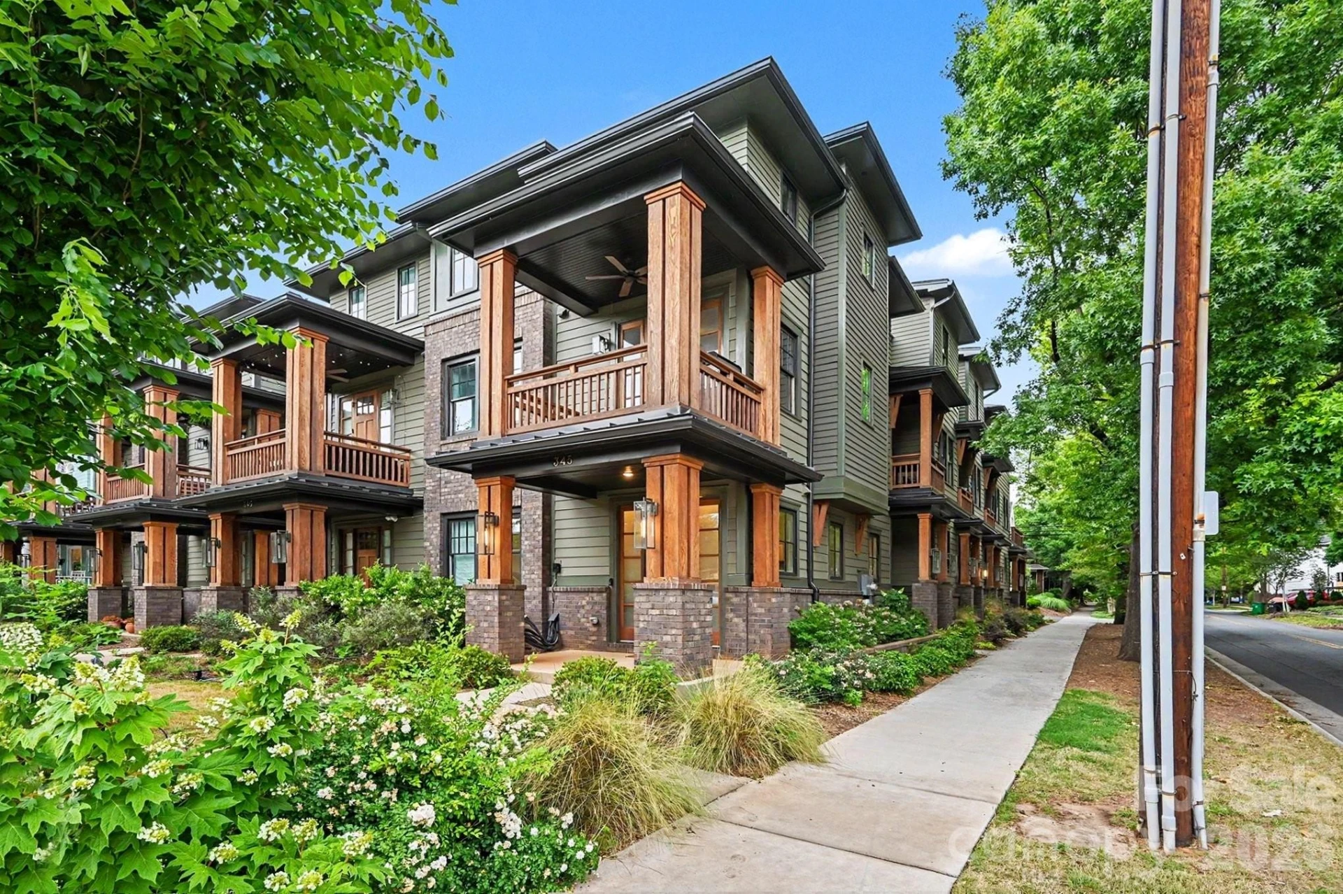 345 East Boulevard - Photo 2