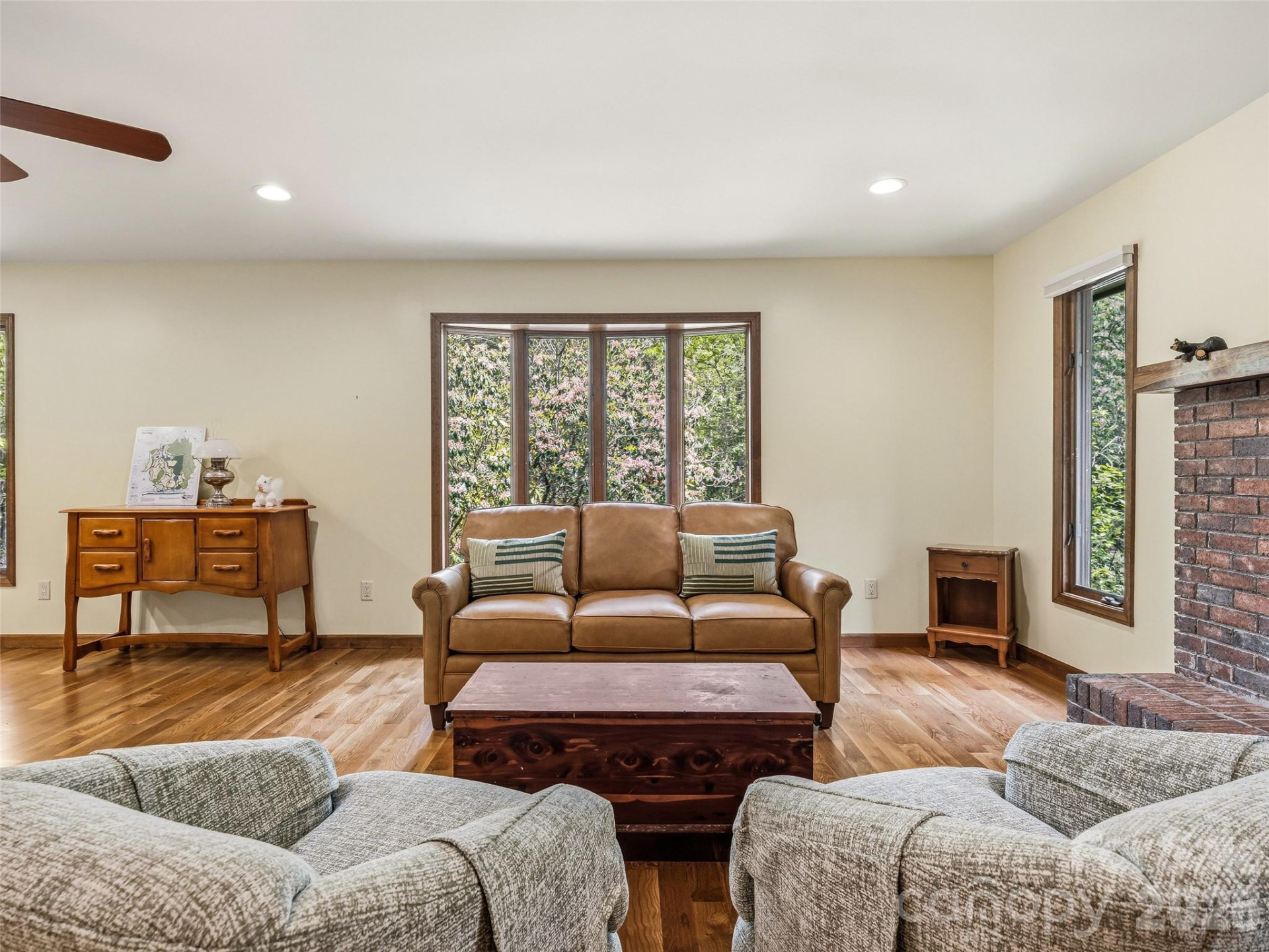 348 Surrey Lane - Photo 7