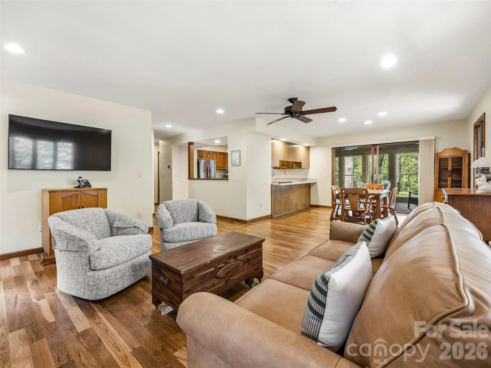 348 Surrey Lane - Photo 8