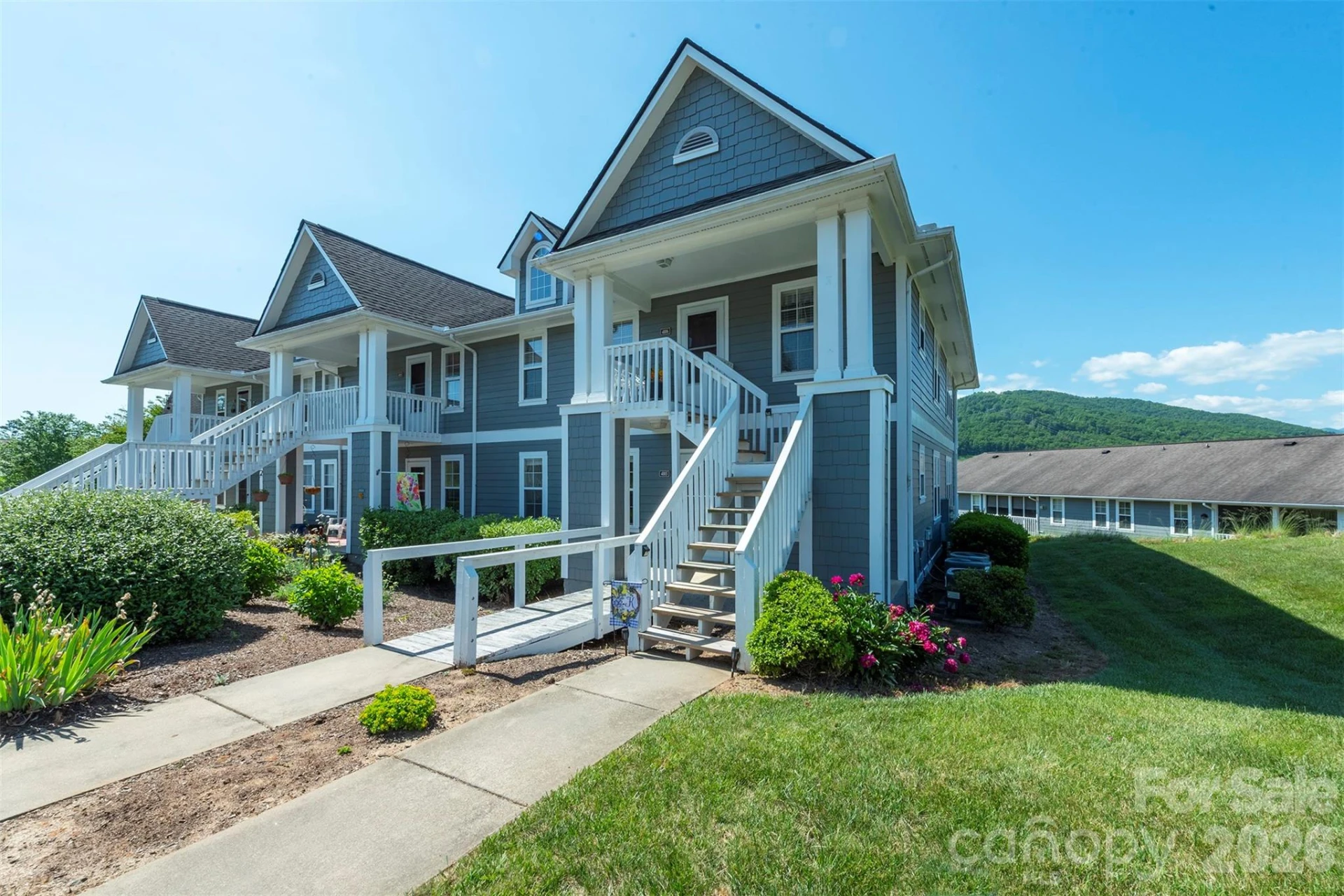 4805 Breakers Lane - Photo 2