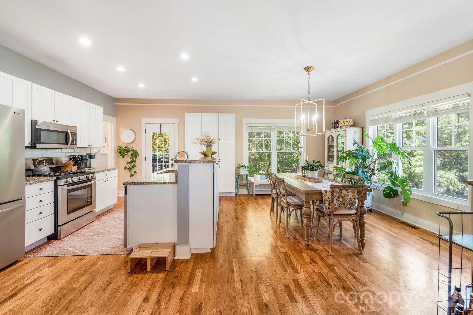 157 Estelle Park Drive - Photo 4