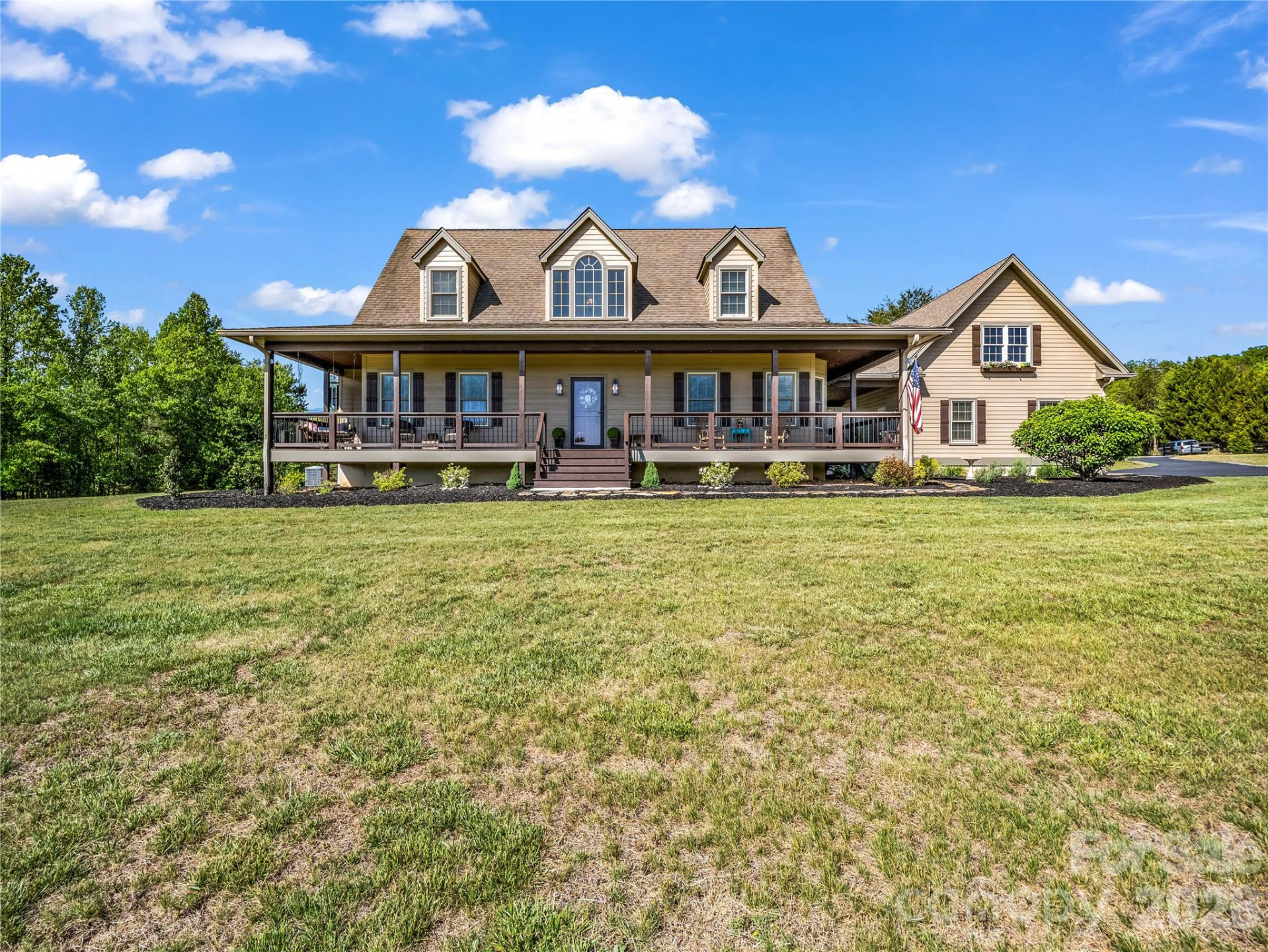 121 Emerald Parkway - Photo 2