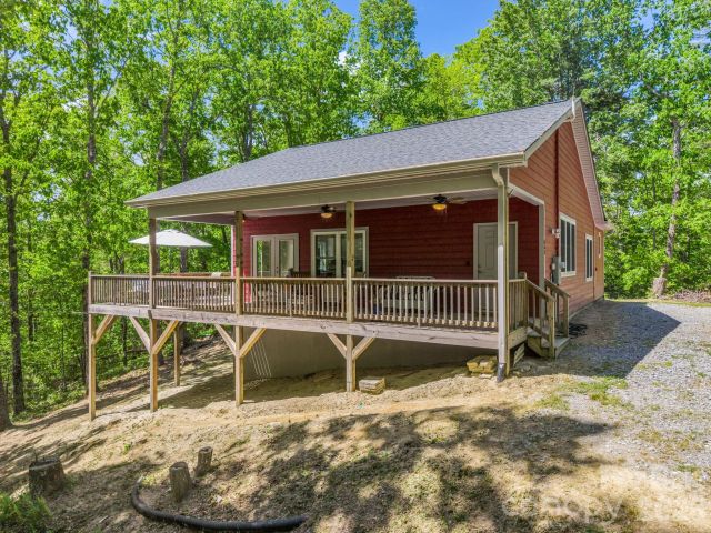 565 Pinewood Knoll Drive, Hendersonville, NC, 28739
