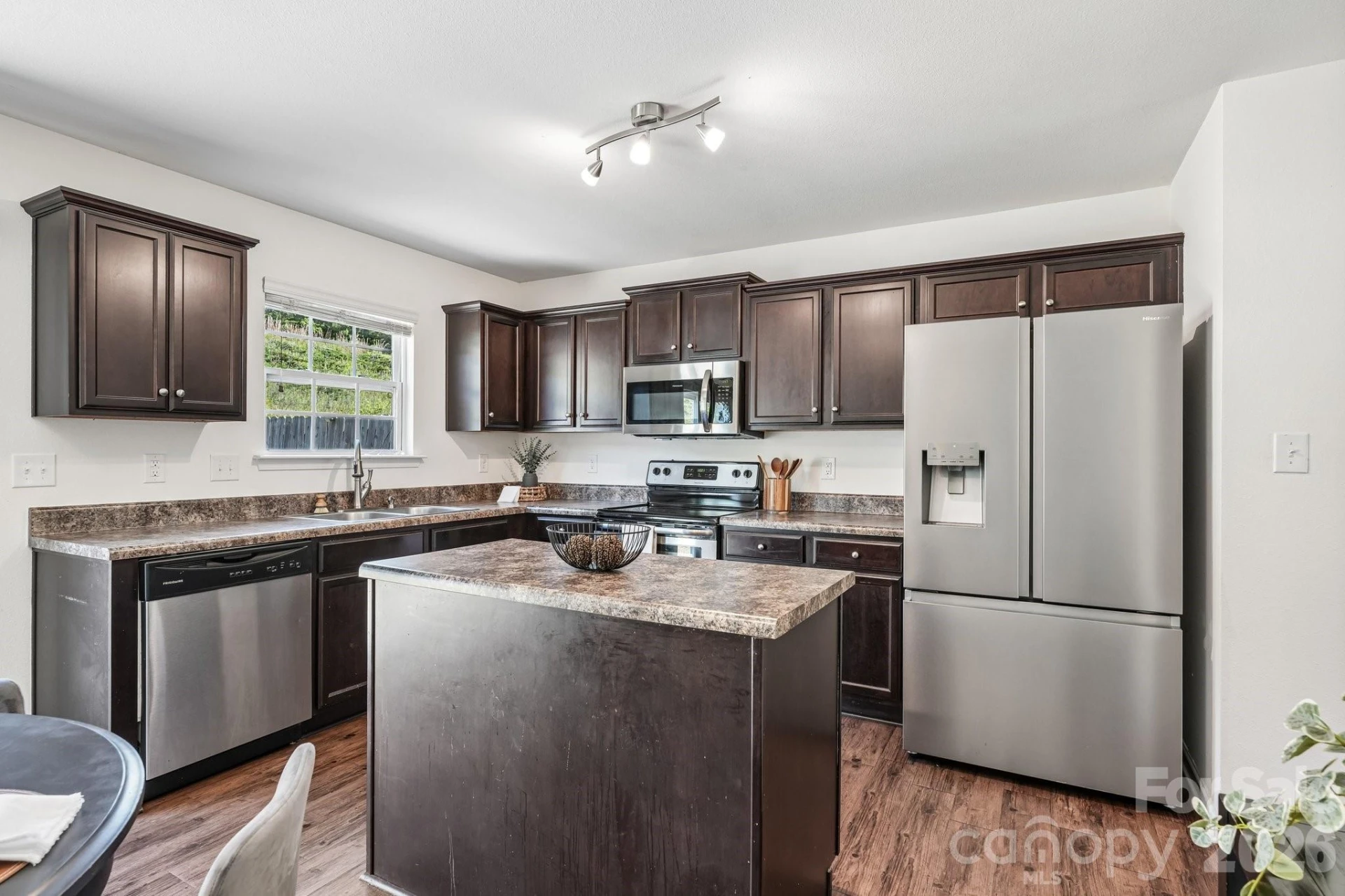 1912 Eastway Drive - Photo 11