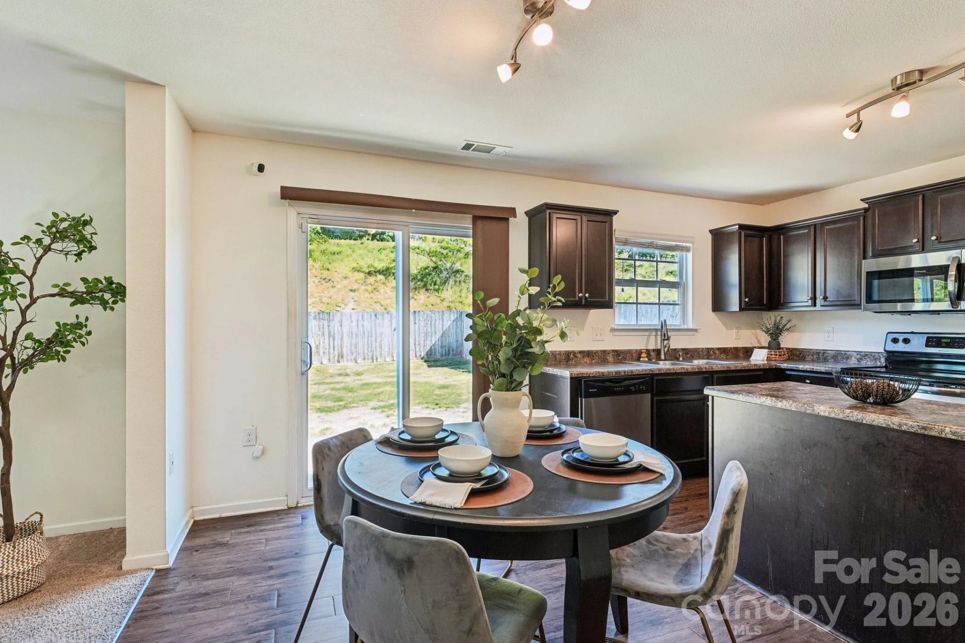 1912 Eastway Drive - Photo 9