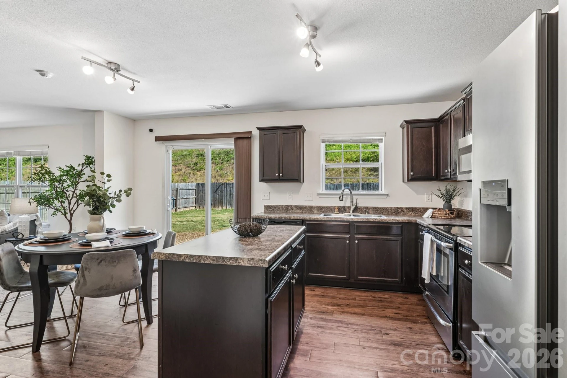 1912 Eastway Drive - Photo 10