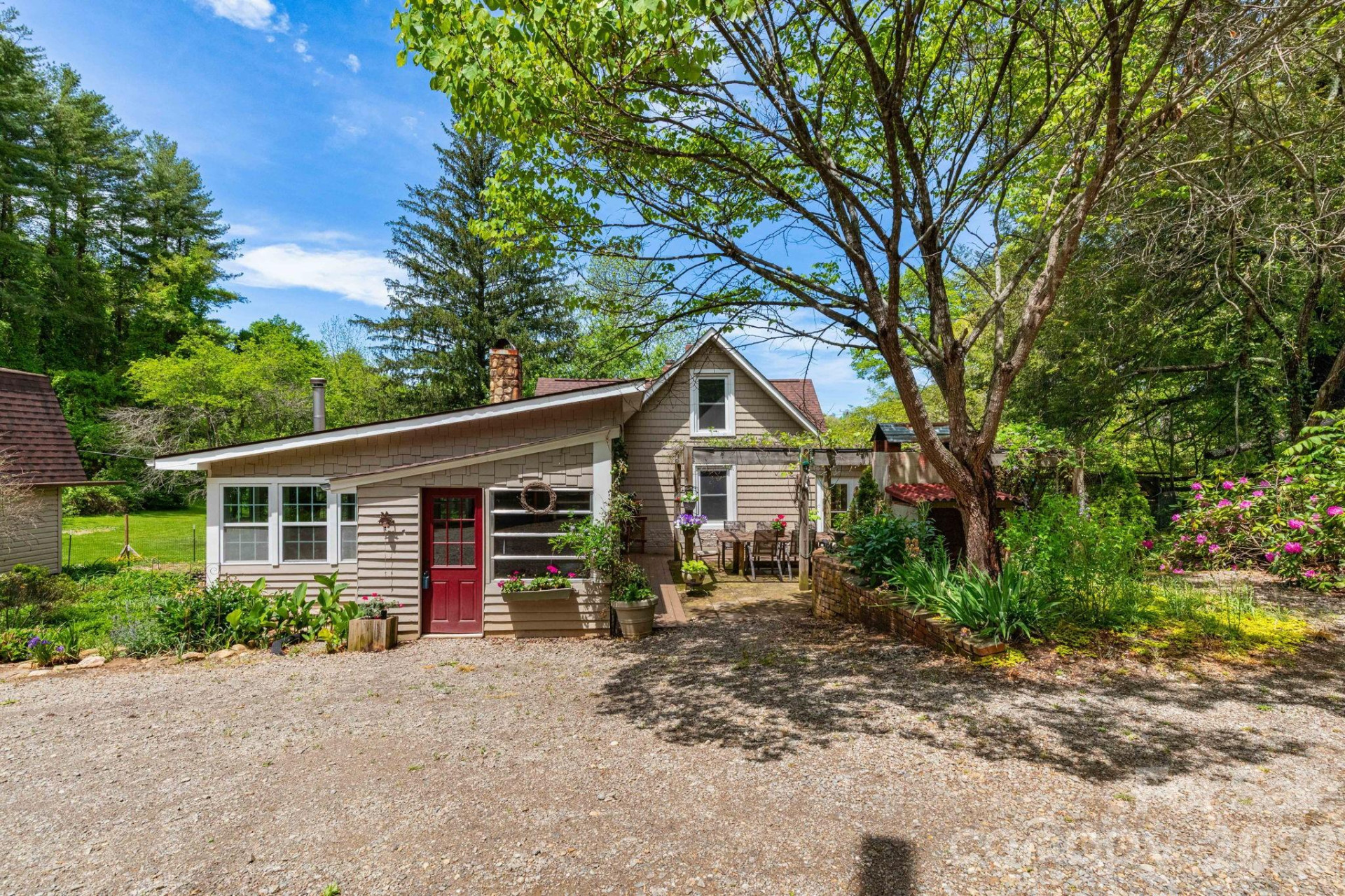 1492 Murray Road - Photo 2