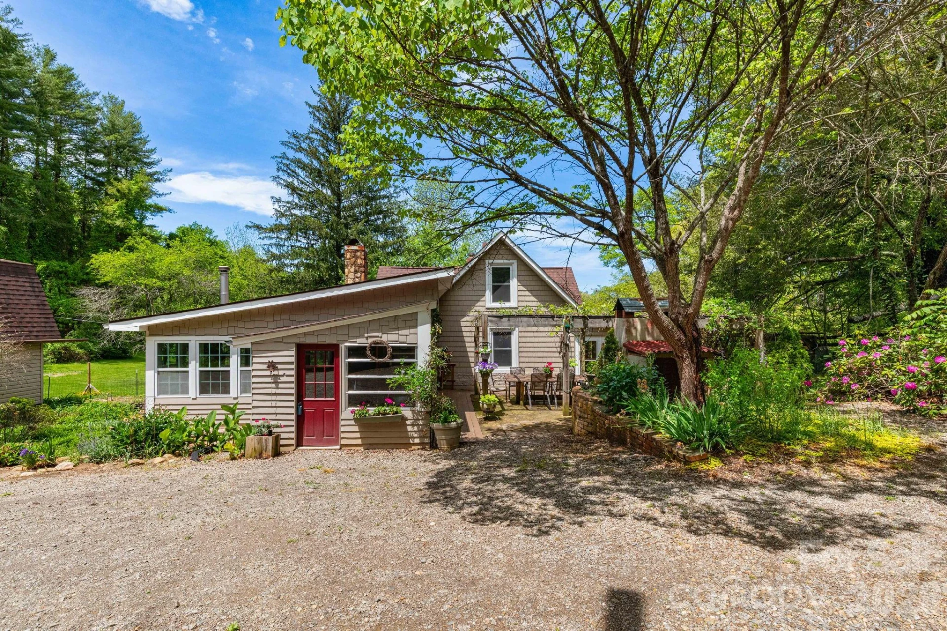 1492 Murray Road - Photo 2