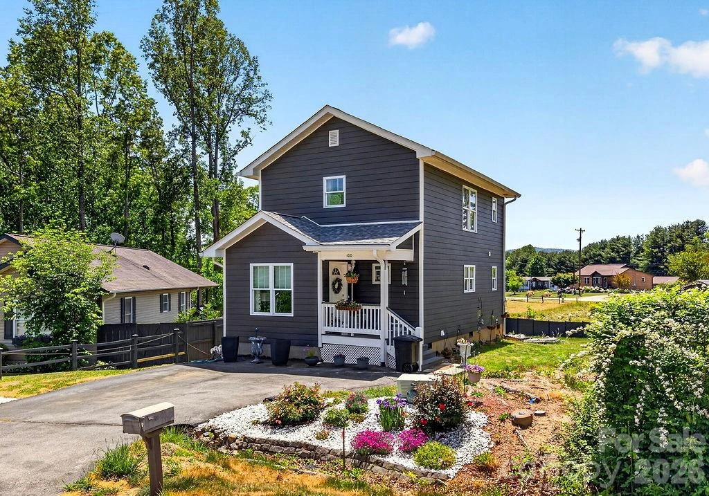 100 Victoria Springs Drive - Photo 2