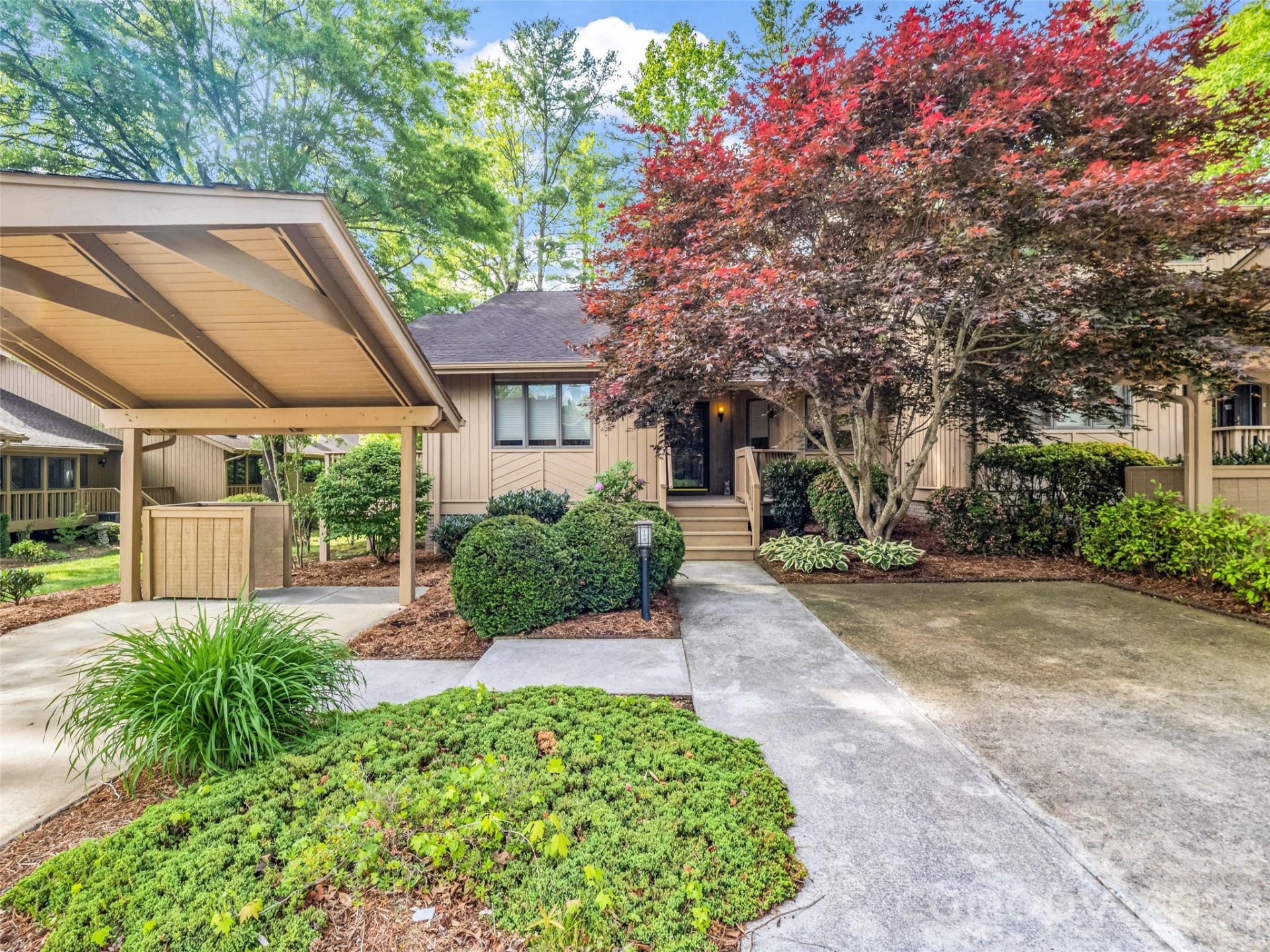 102 White Oak Drive - Photo 2
