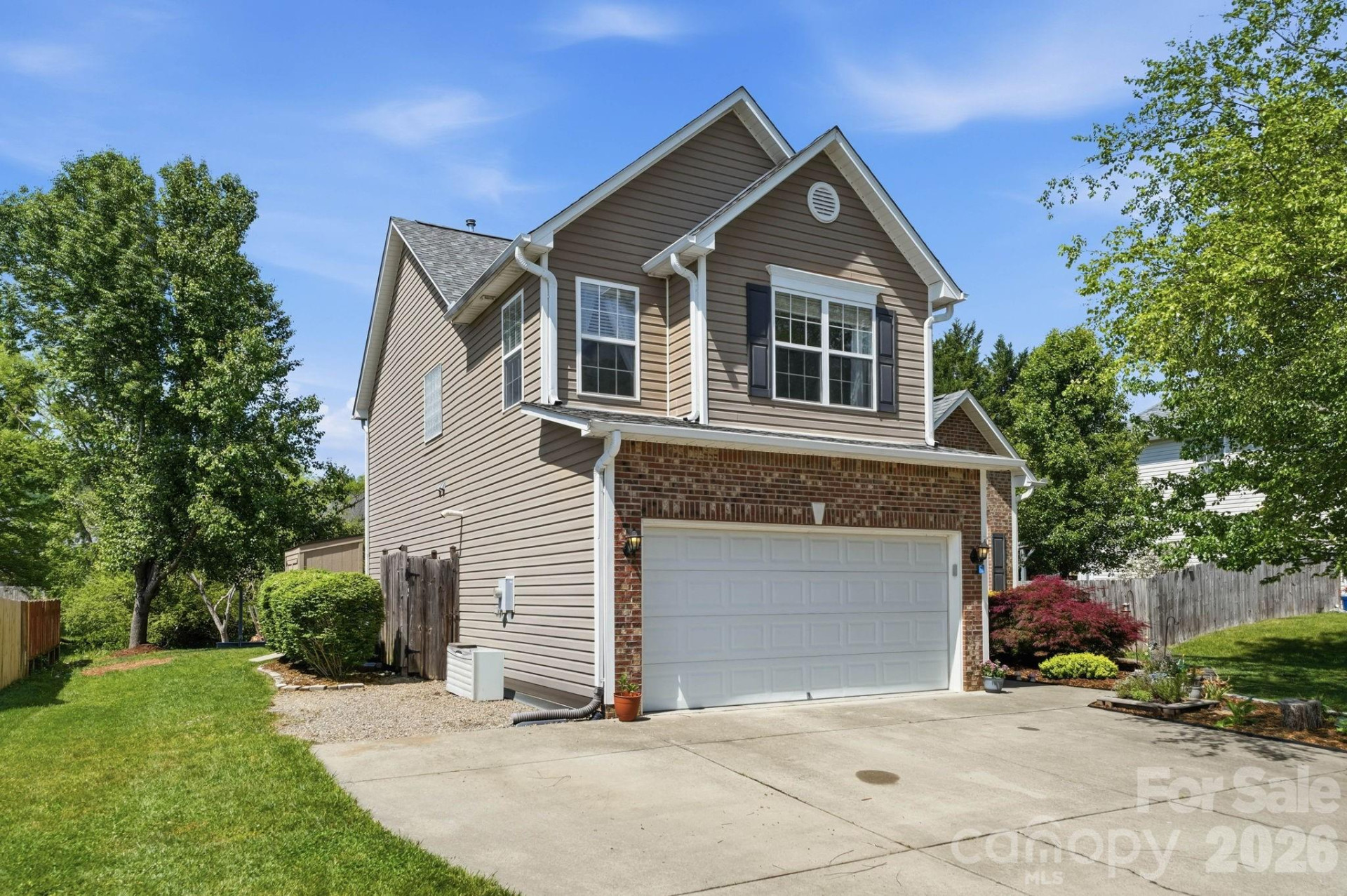 322 Wildbriar Road - Photo 2