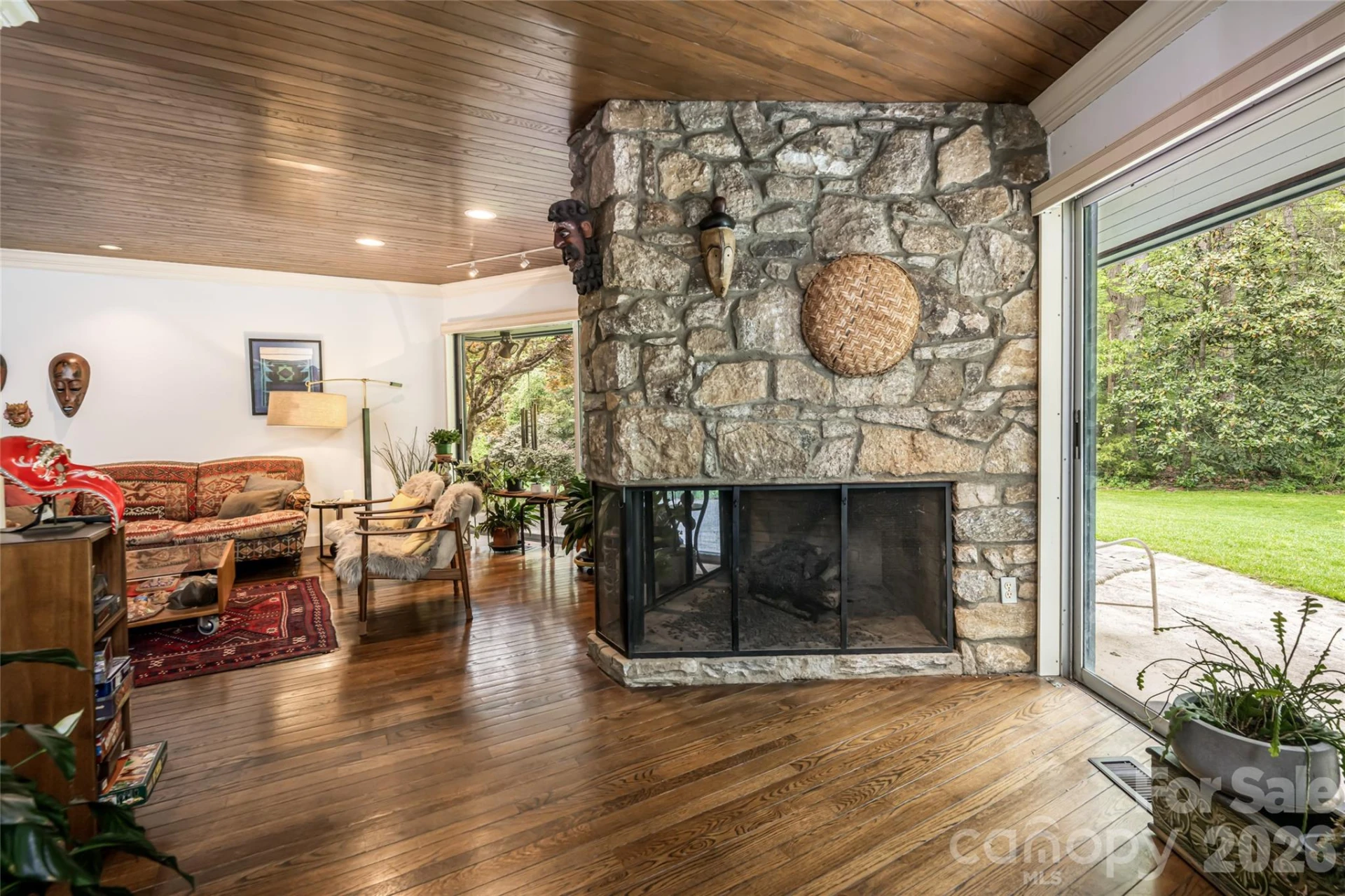 18 Forest Road - Photo 2