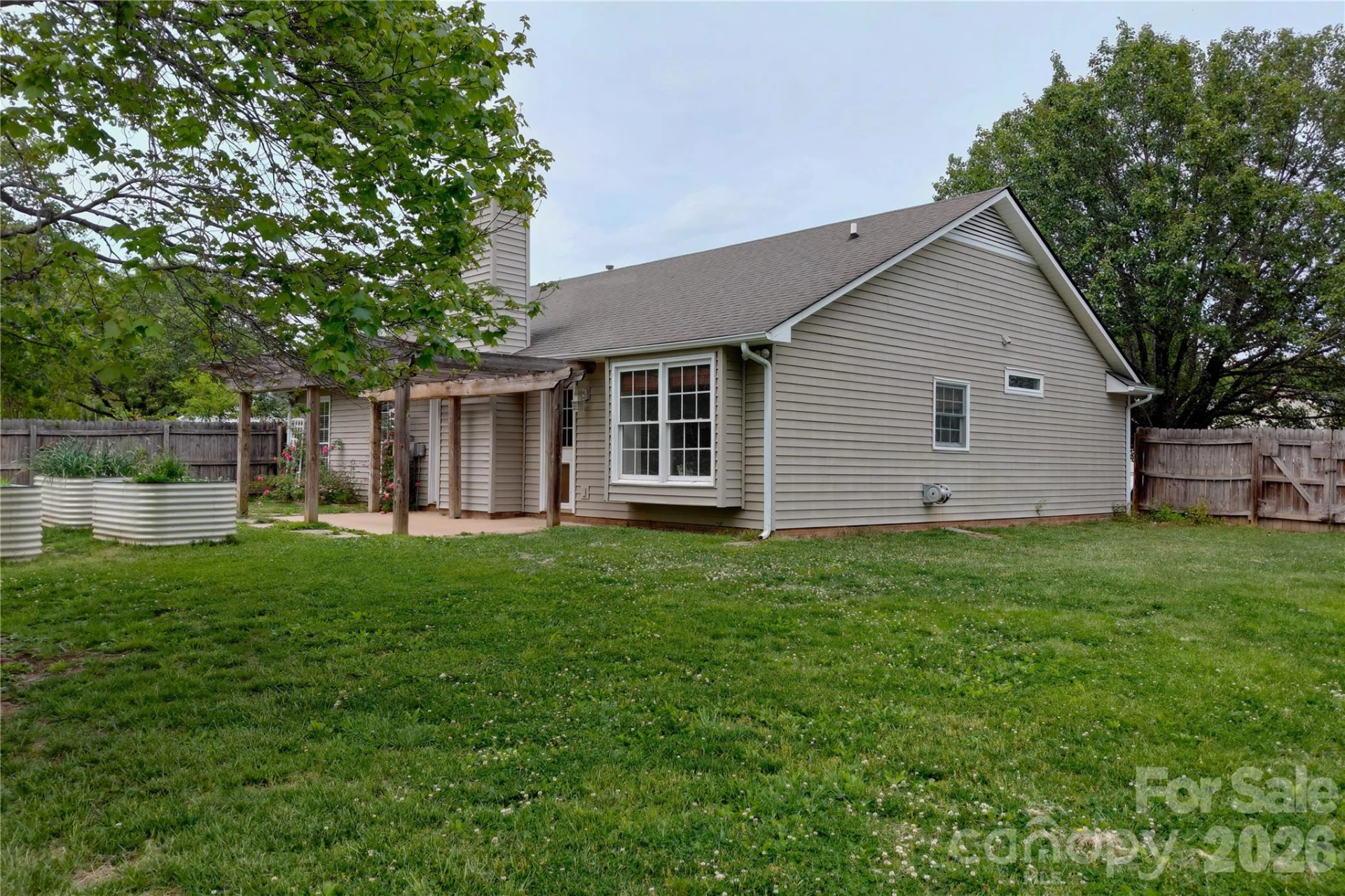 1016 Thorncrest Drive - Photo 2