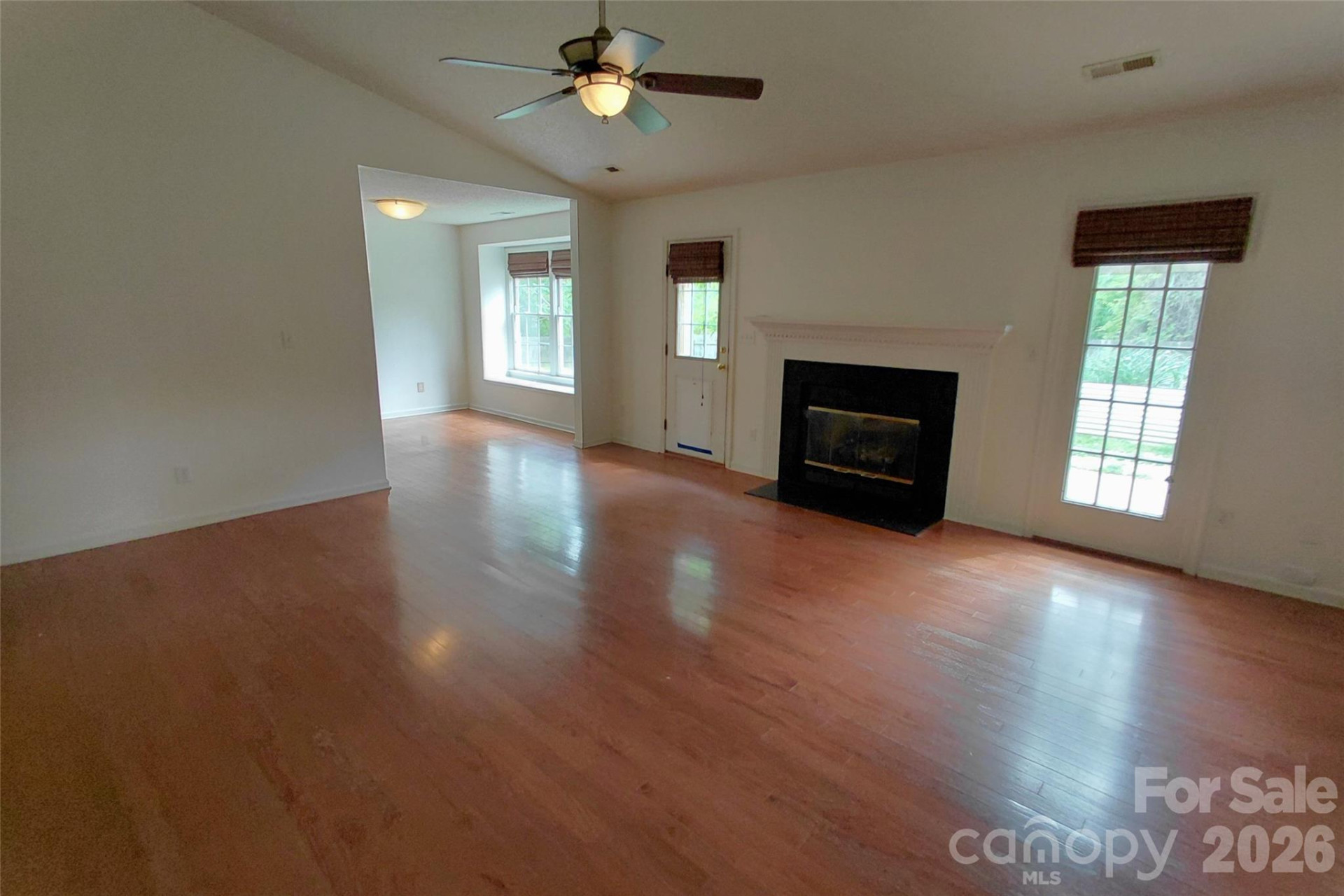1016 Thorncrest Drive - Photo 3