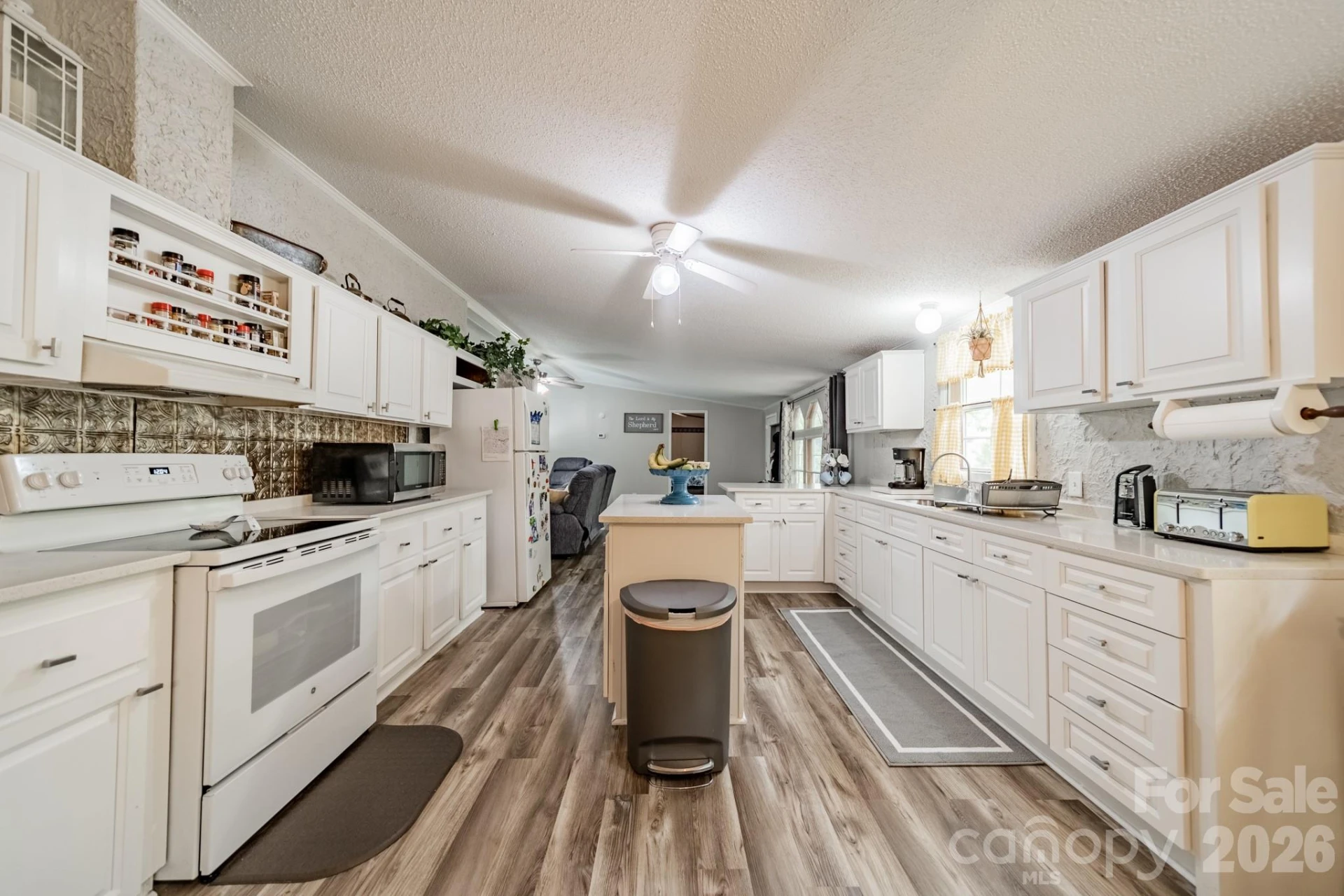 13753 Saint Thomas Drive - Photo 11