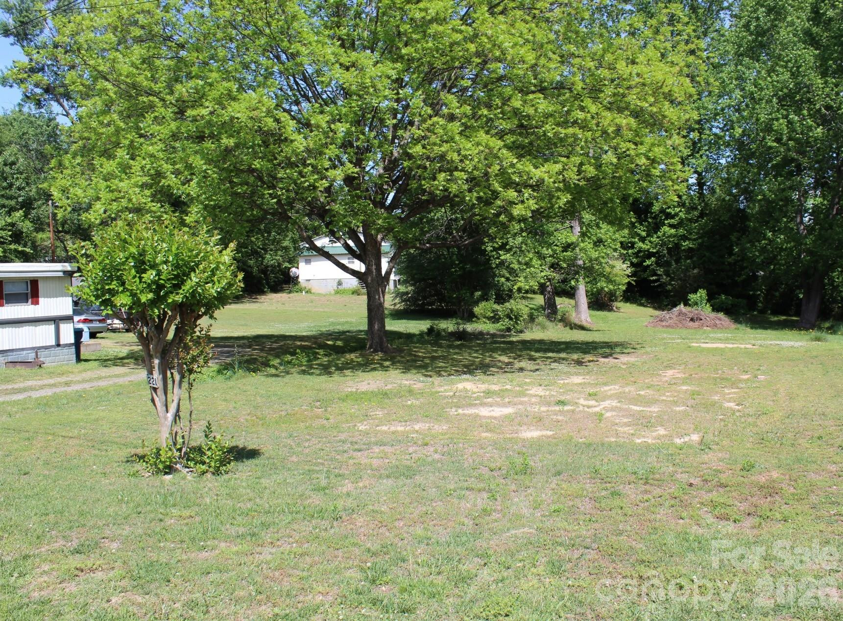 221 37th Street - Photo 2