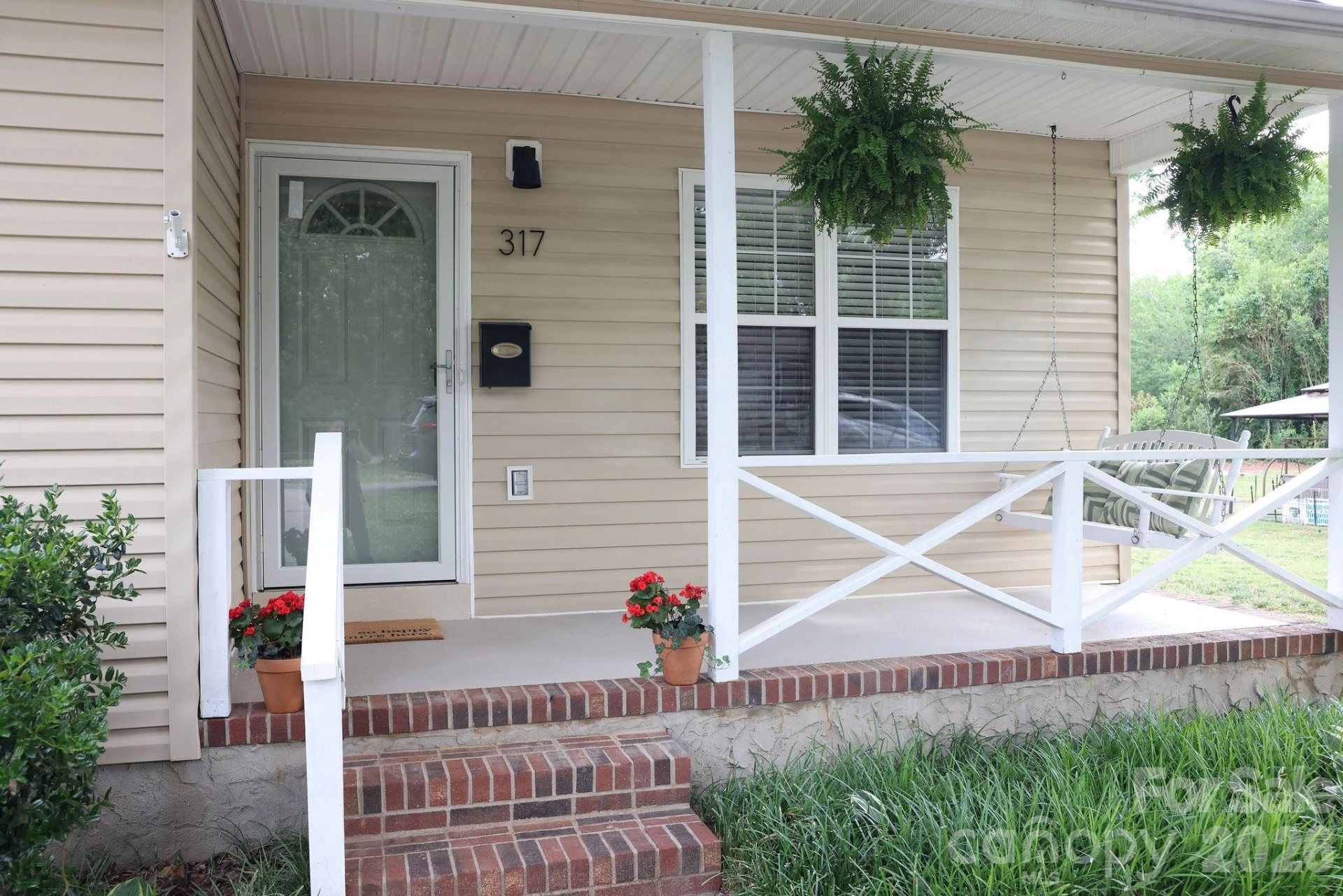 317 Devine Avenue - Photo 3